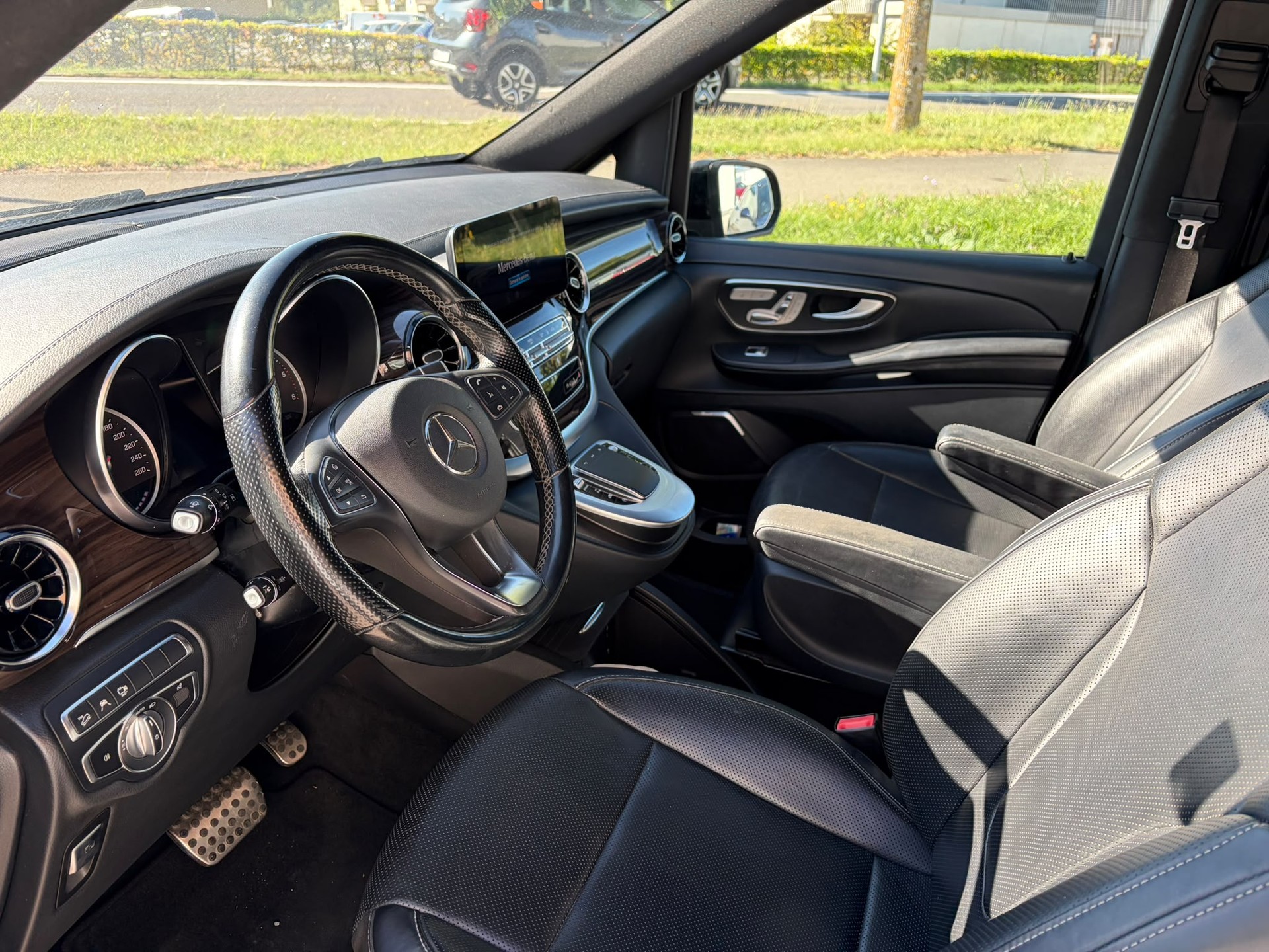 MERCEDES-BENZ V 300 d extralang Swiss Edition 4Matic 9G-Tronic-image-15
