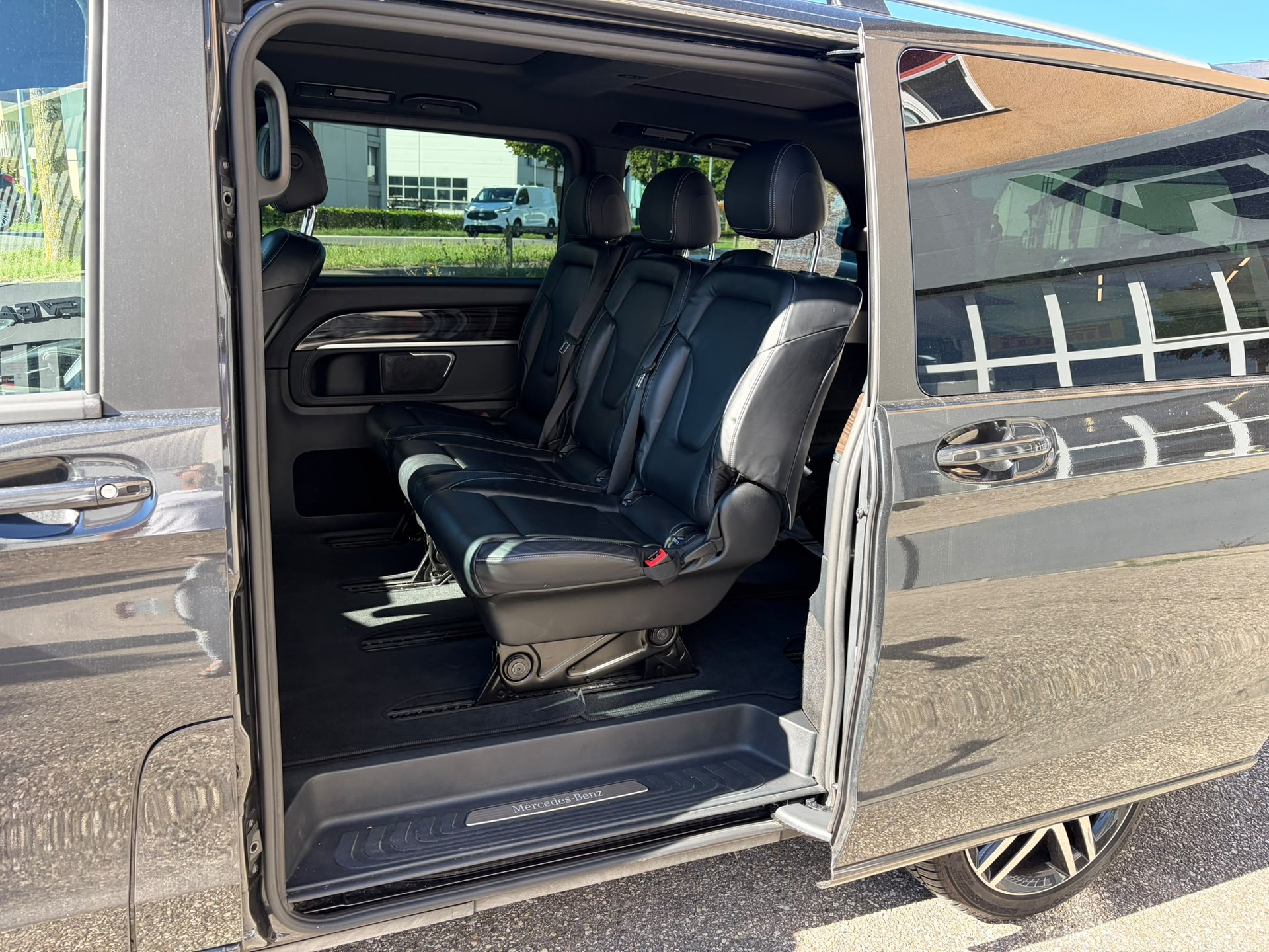 MERCEDES-BENZ V 300 d extralang Swiss Edition 4Matic 9G-Tronic-image-12