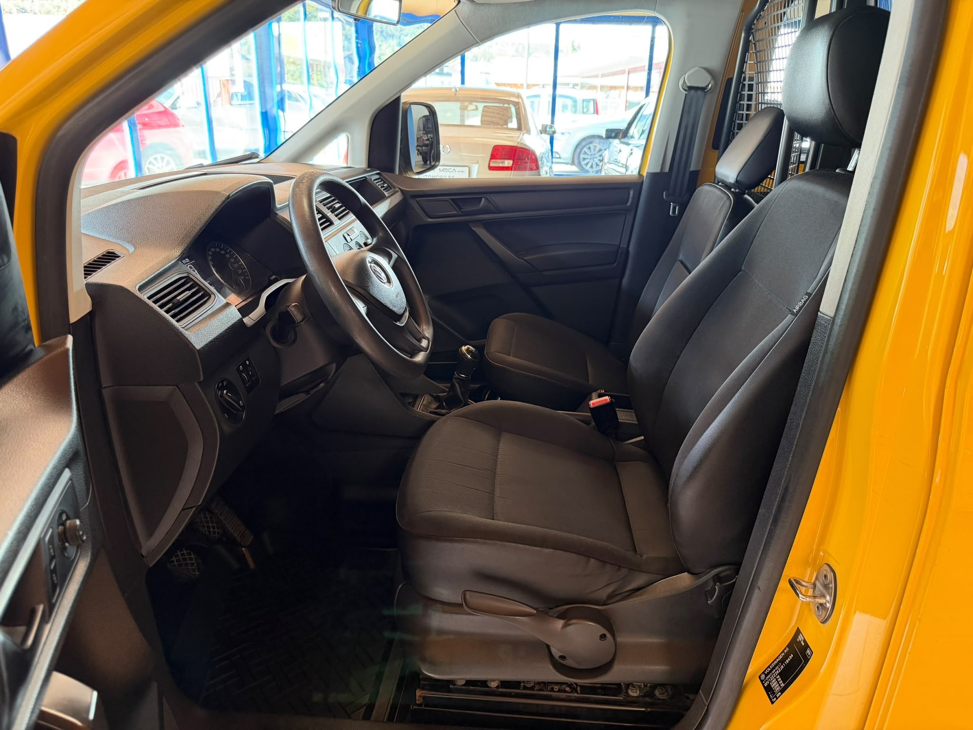 VW CADDYMAX 2.0 TDI 55 KW 4x4-image-17