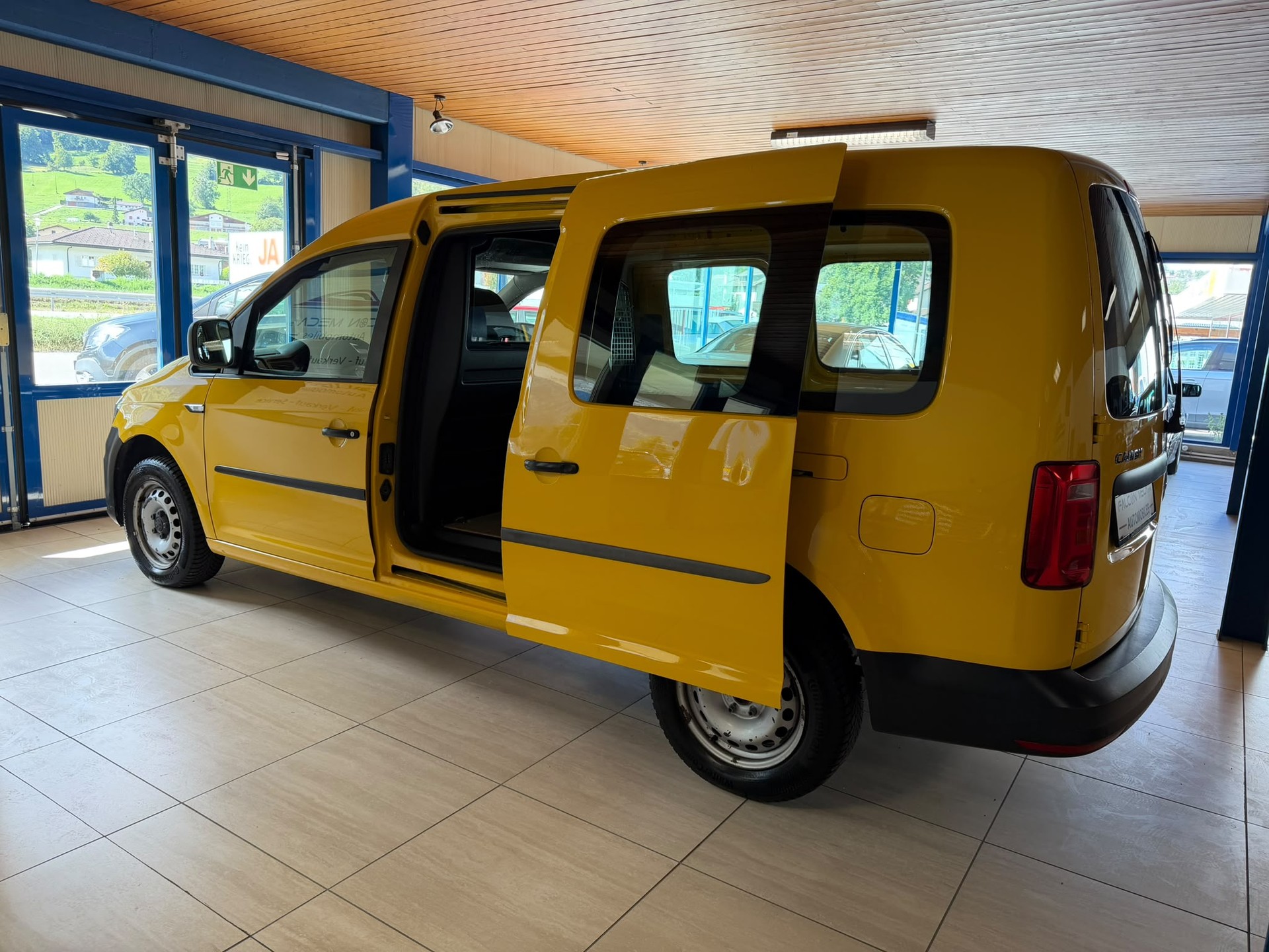 VW CADDYMAX 2.0 TDI 55 KW 4x4-image-9
