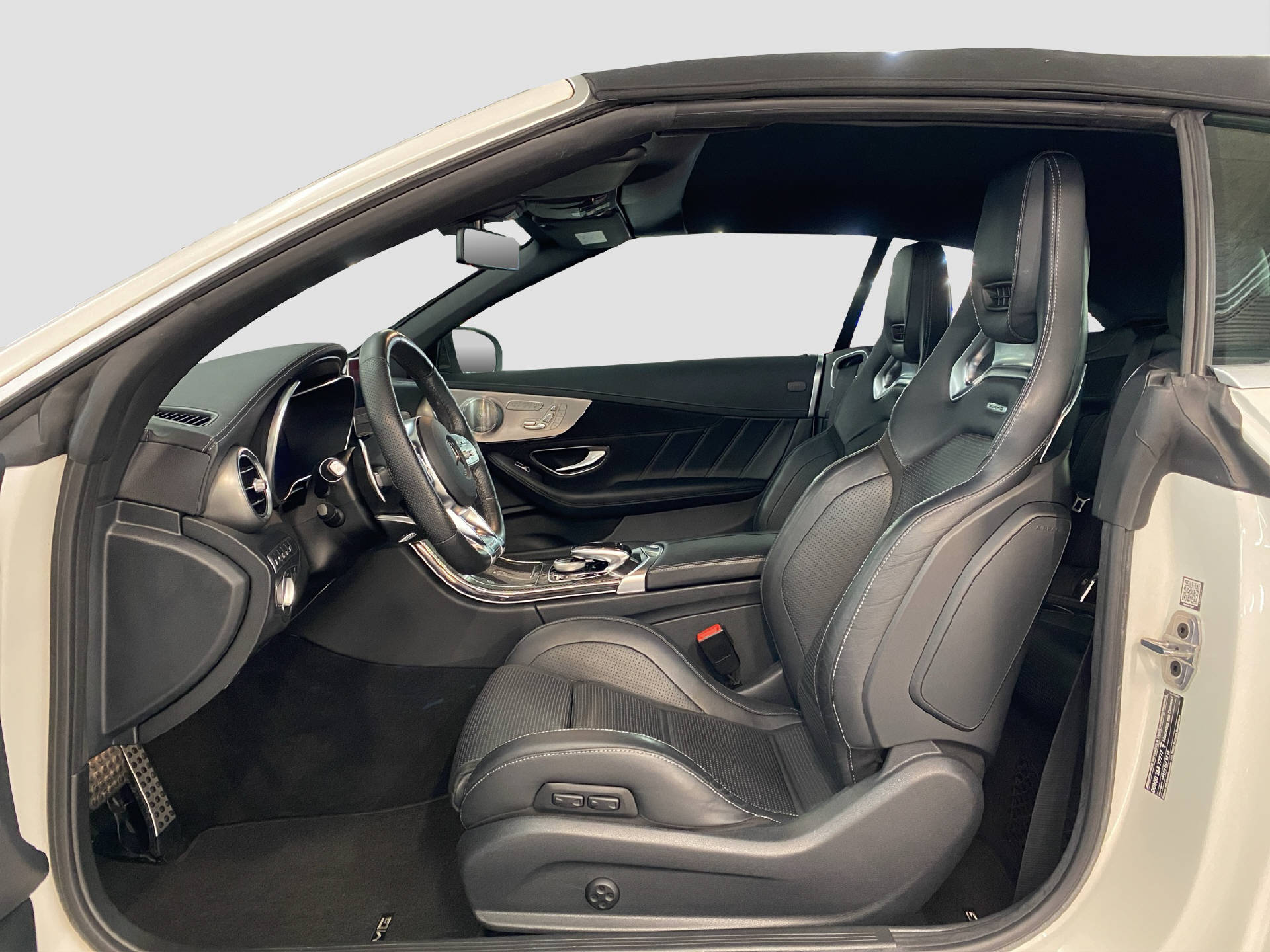 MERCEDES-BENZ C 63 S AMG Cabriolet-image-6