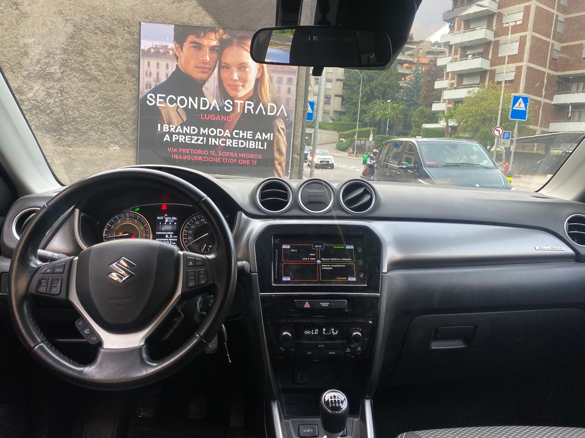 SUZUKI Vitara 1.4 Boosterjet Compact Top Hybrid Swiss Edition-image-9