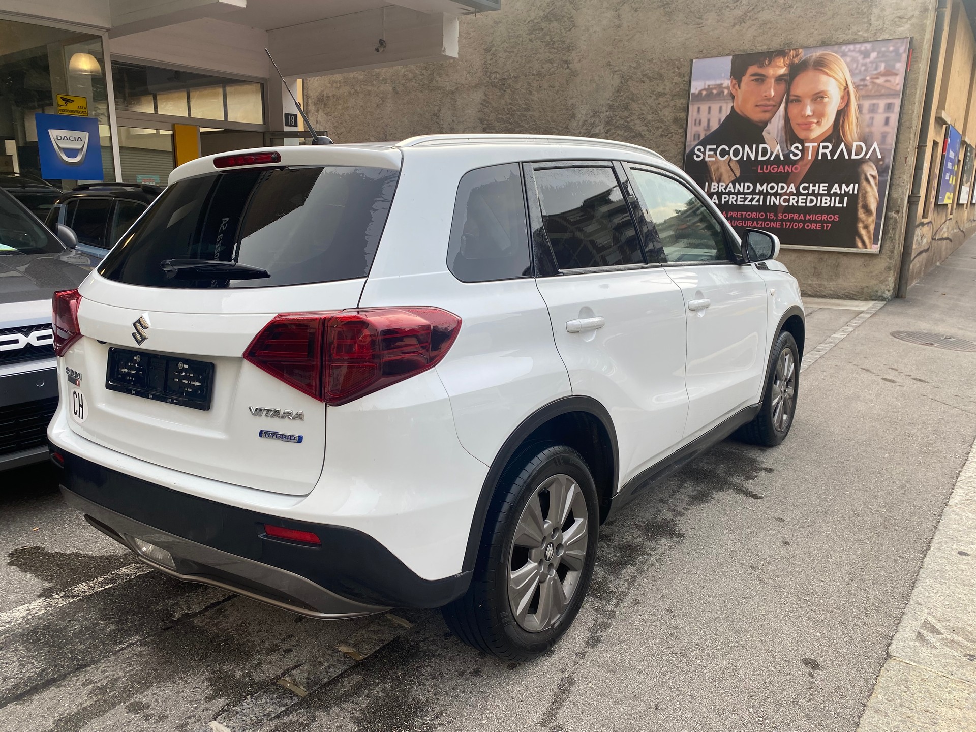 SUZUKI Vitara 1.4 Boosterjet Compact Top Hybrid Swiss Edition-image-4