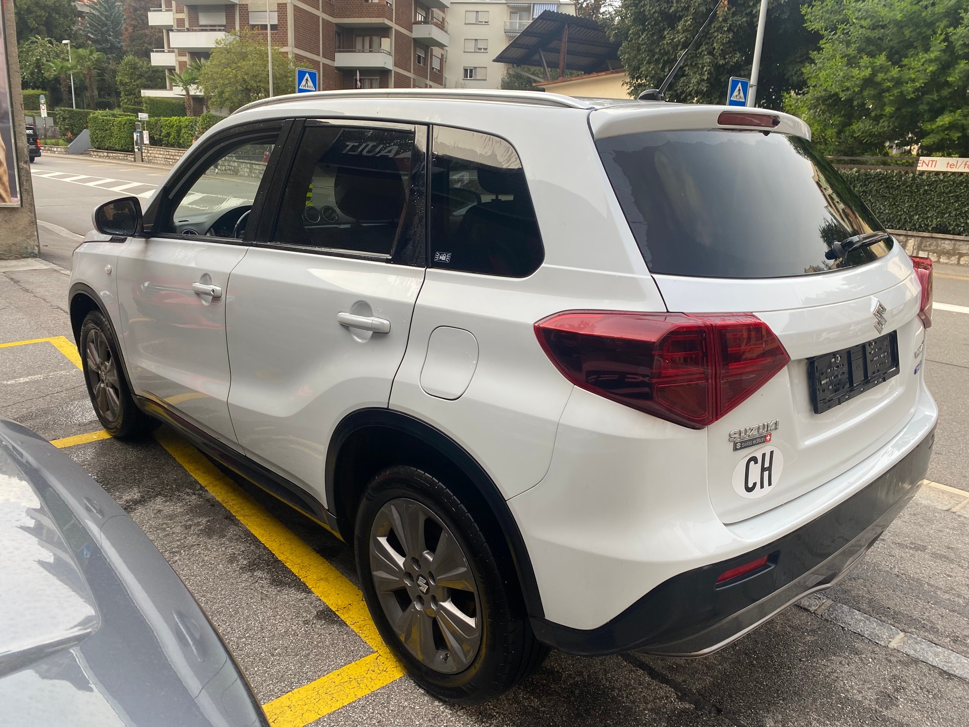 SUZUKI Vitara 1.4 Boosterjet Compact Top Hybrid Swiss Edition-image-5