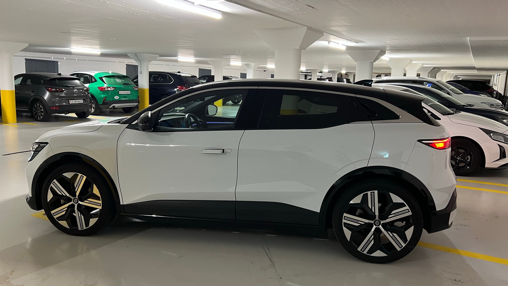 RENAULT Megane E-Tech 100% electric iconic 220 PS Comfort Range-image-3
