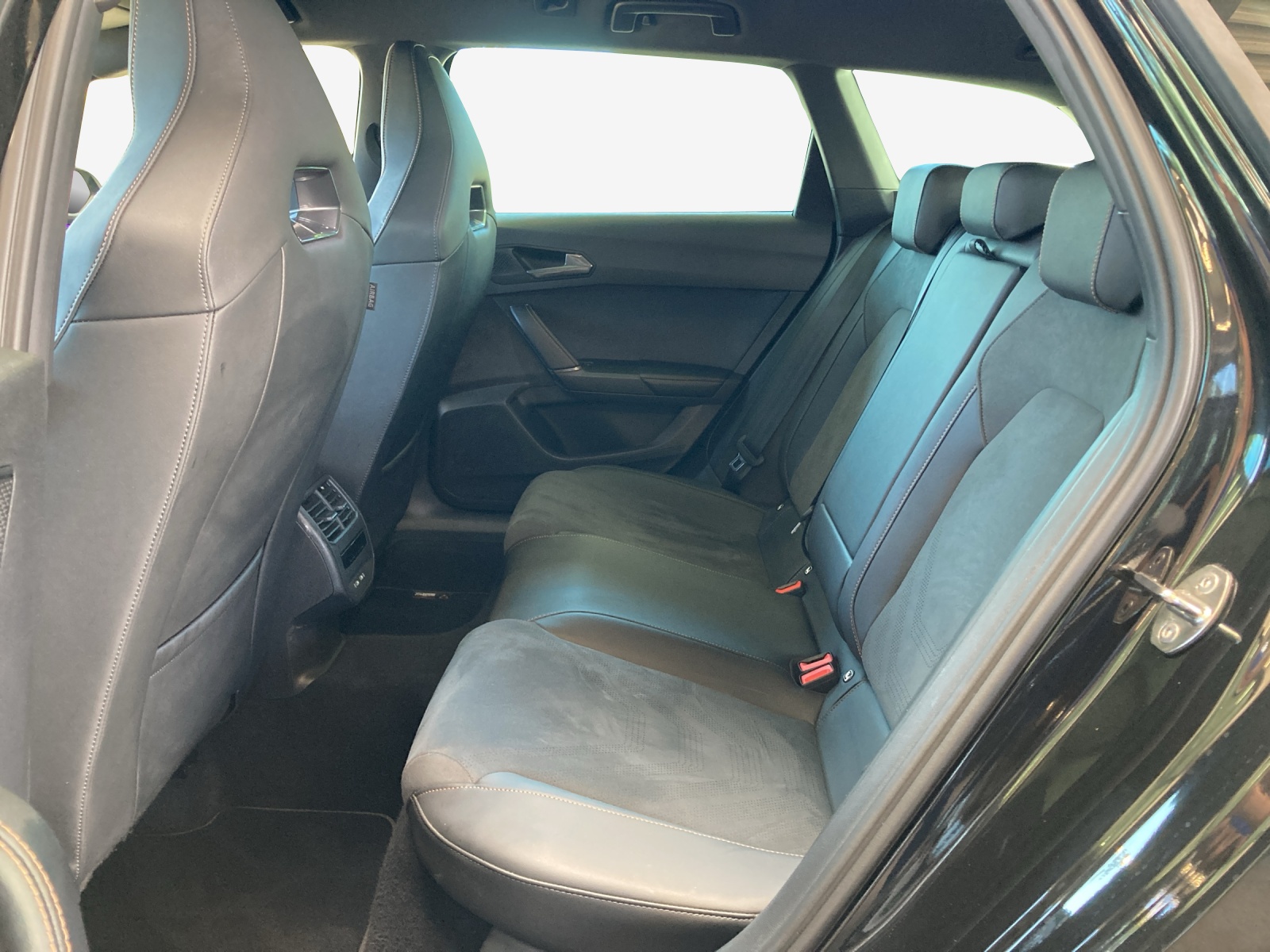 CUPRA LEON ST 1.5 e-HYBRID pHEV Black SymphonyDSG-image-11