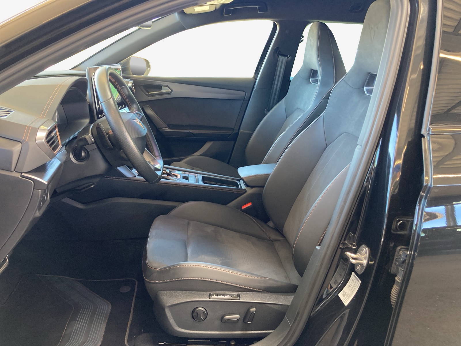 CUPRA LEON ST 1.5 e-HYBRID pHEV Black SymphonyDSG-image-7