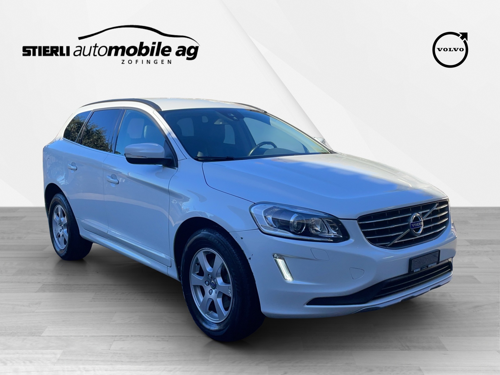VOLVO XC60 2.4 D4 Momentum AWD S/S-image-2