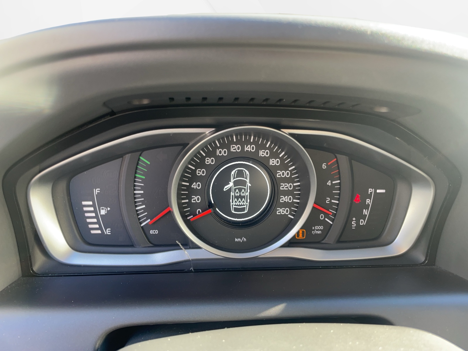 VOLVO XC60 2.4 D4 Momentum AWD S/S-image-15