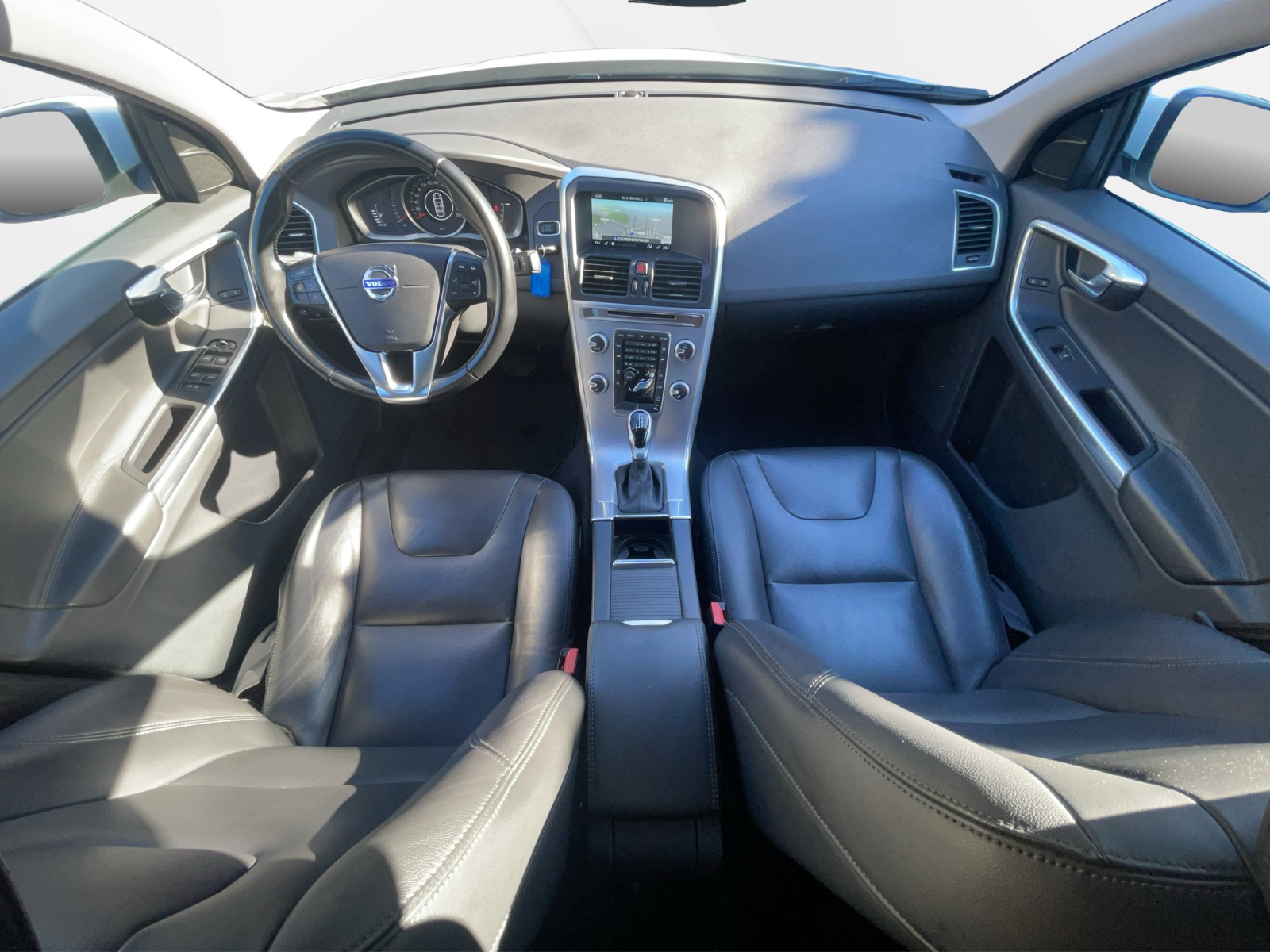 VOLVO XC60 2.4 D4 Momentum AWD S/S-image-10