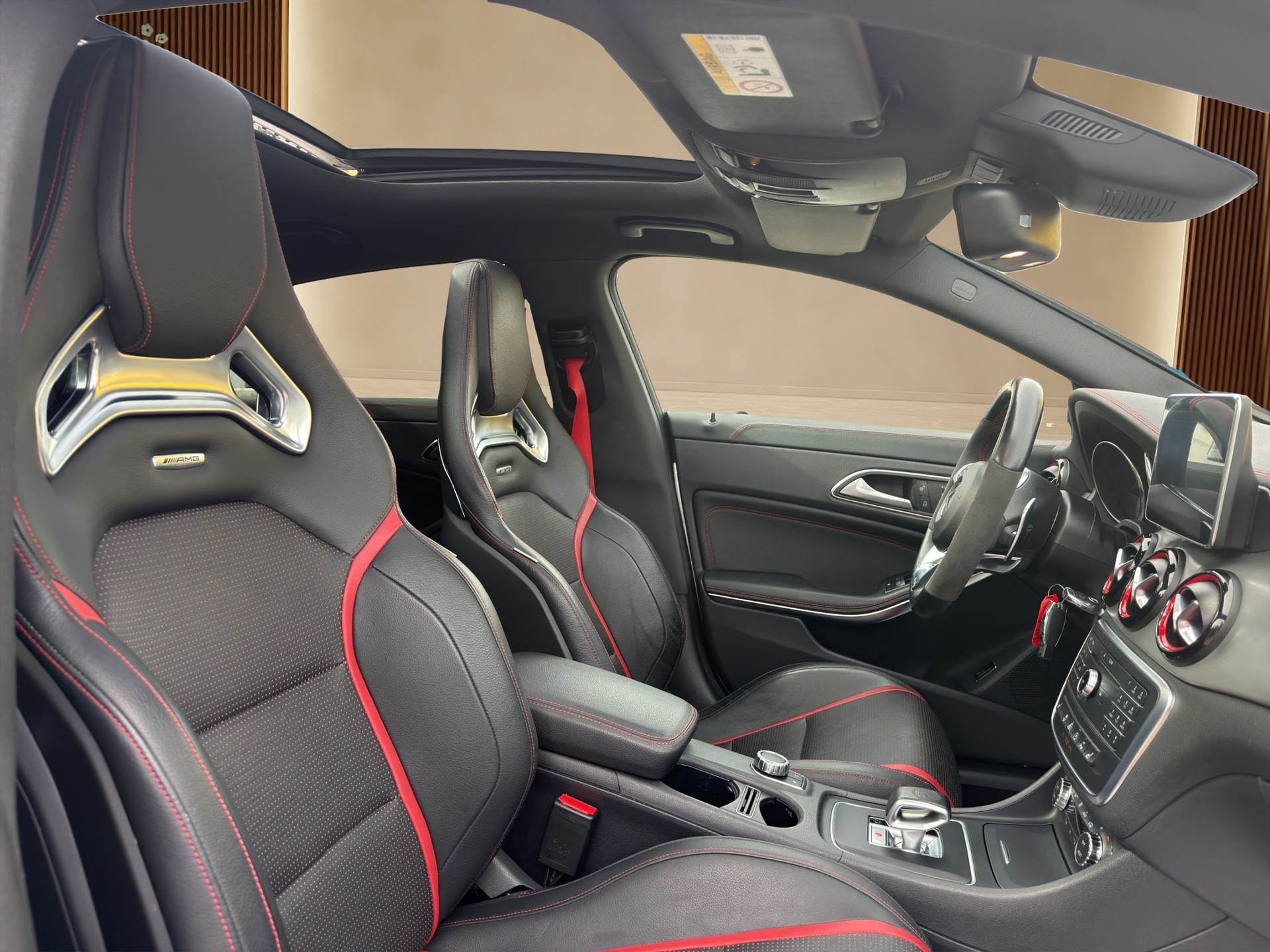 MERCEDES-BENZ CLA Shooting Brake 45 AMG 4Matic Speedshift-image-8
