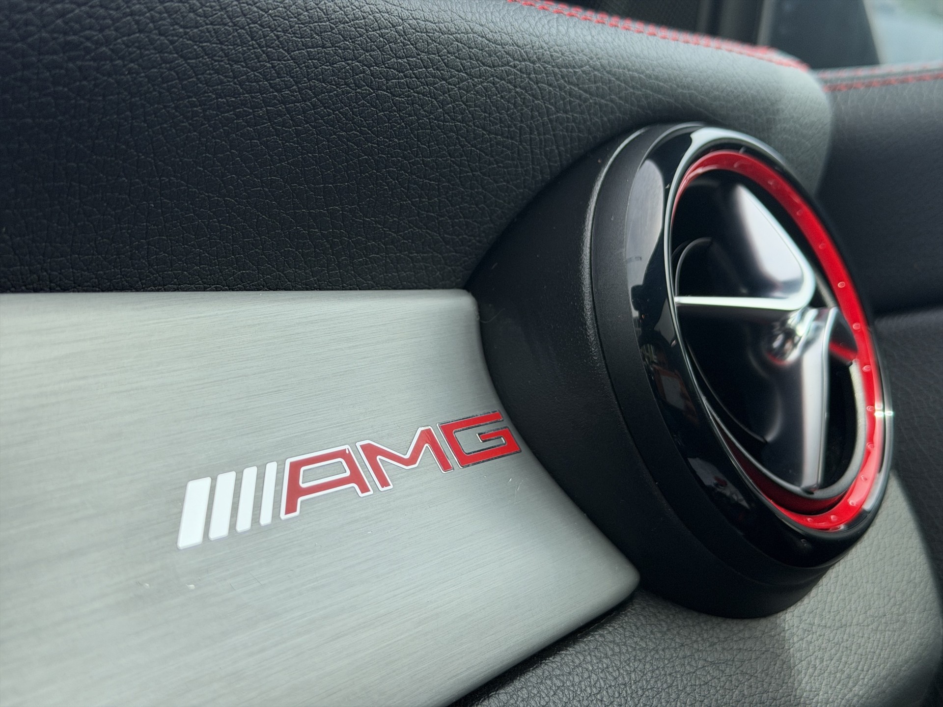 MERCEDES-BENZ CLA Shooting Brake 45 AMG 4Matic Speedshift-image-25