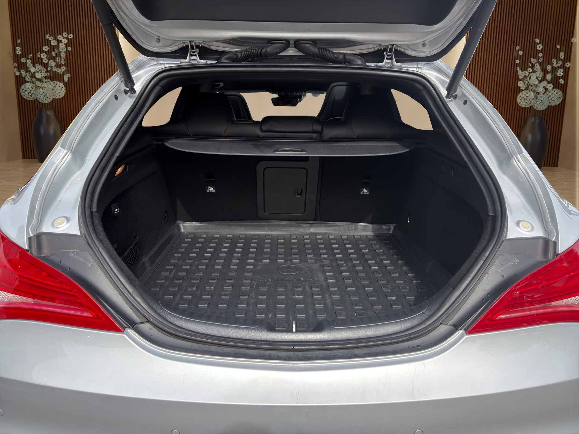 MERCEDES-BENZ CLA Shooting Brake 45 AMG 4Matic Speedshift-image-27