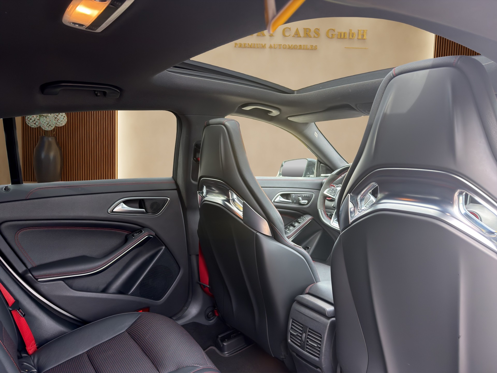 MERCEDES-BENZ CLA Shooting Brake 45 AMG 4Matic Speedshift-image-10