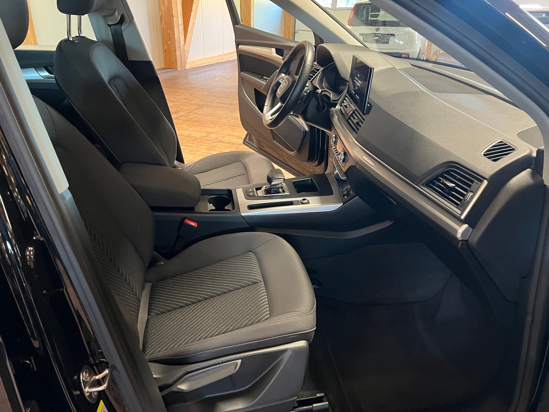 AUDI Q5 Sportback 40 TDI advanced quattro S-tronic-image-13
