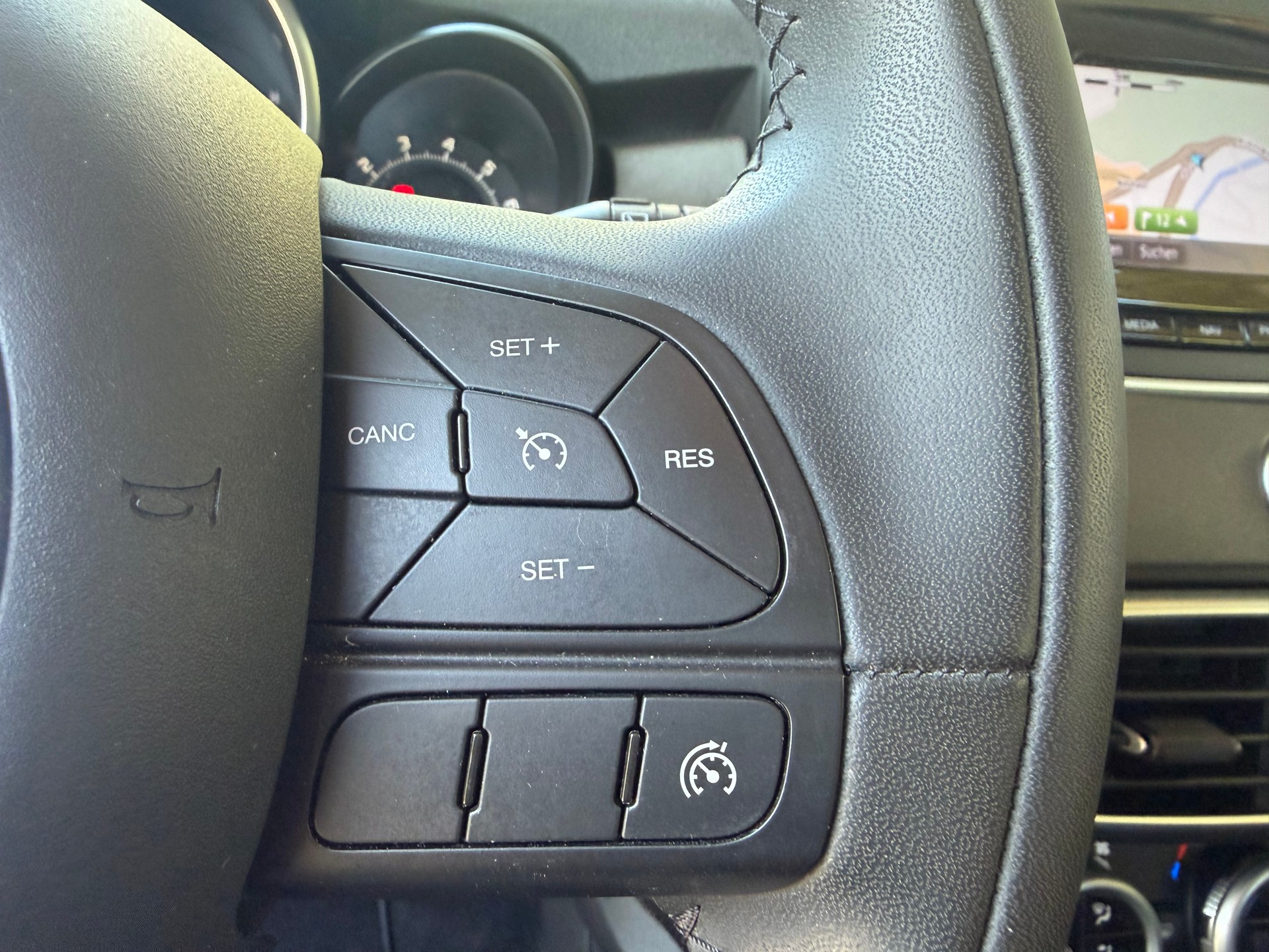 FIAT 500X 1.4T Cross 4x4 Automatic-image-12