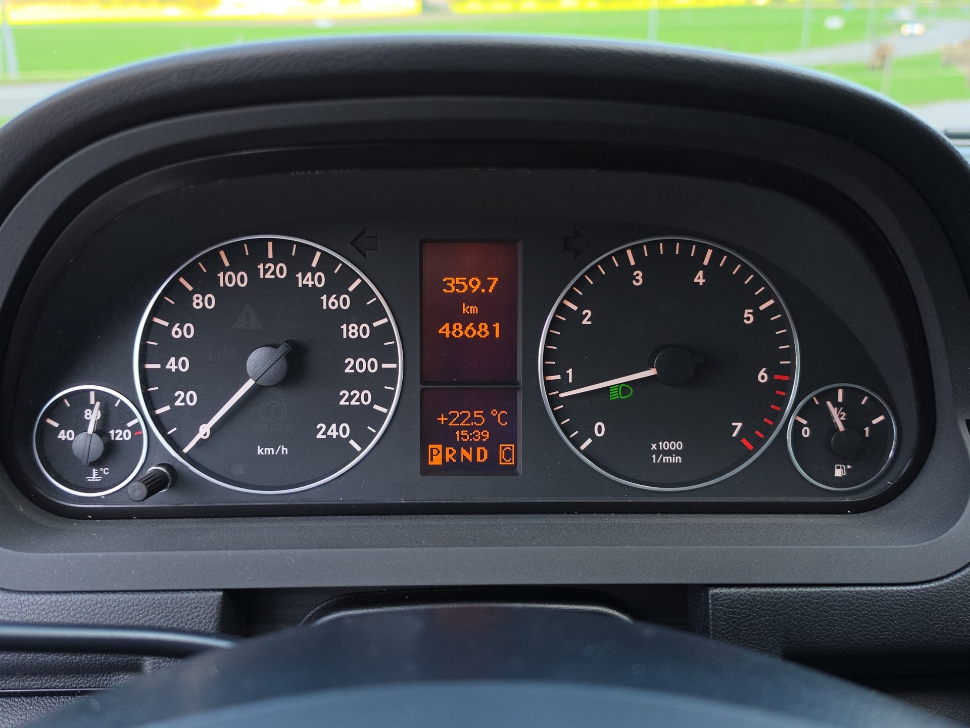 MERCEDES-BENZ A 180 Avantgarde Selection Autotronic-image-15