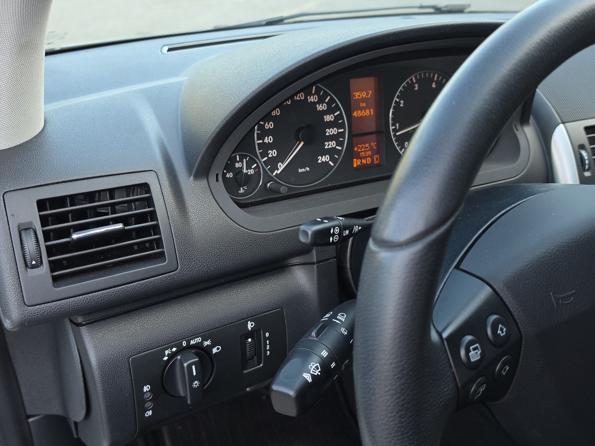 MERCEDES-BENZ A 180 Avantgarde Selection Autotronic-image-14