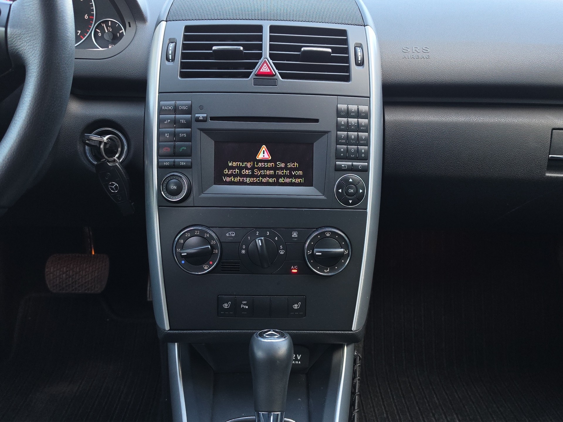 MERCEDES-BENZ A 180 Avantgarde Selection Autotronic-image-10