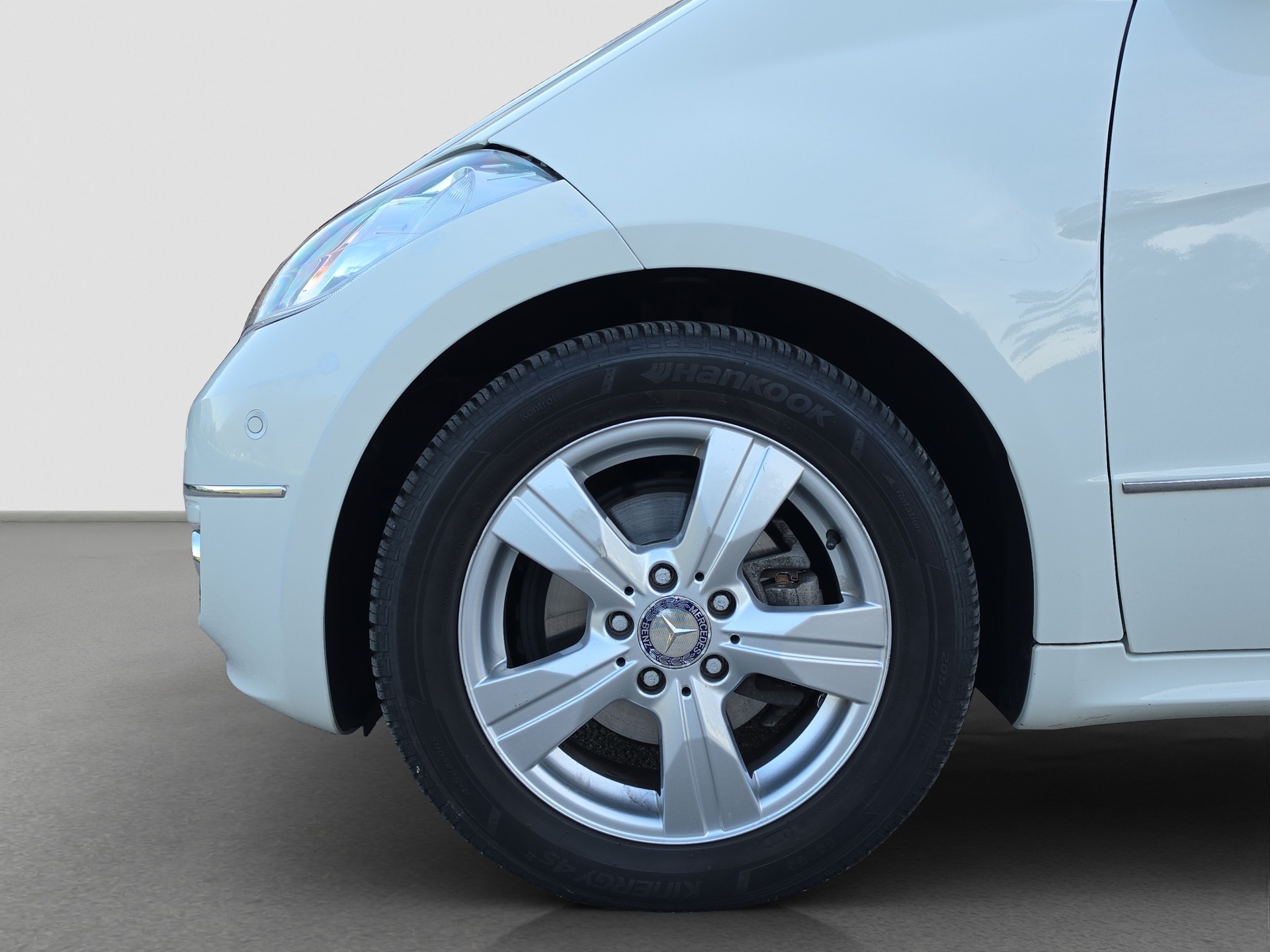 MERCEDES-BENZ A 180 Avantgarde Selection Autotronic-image-16