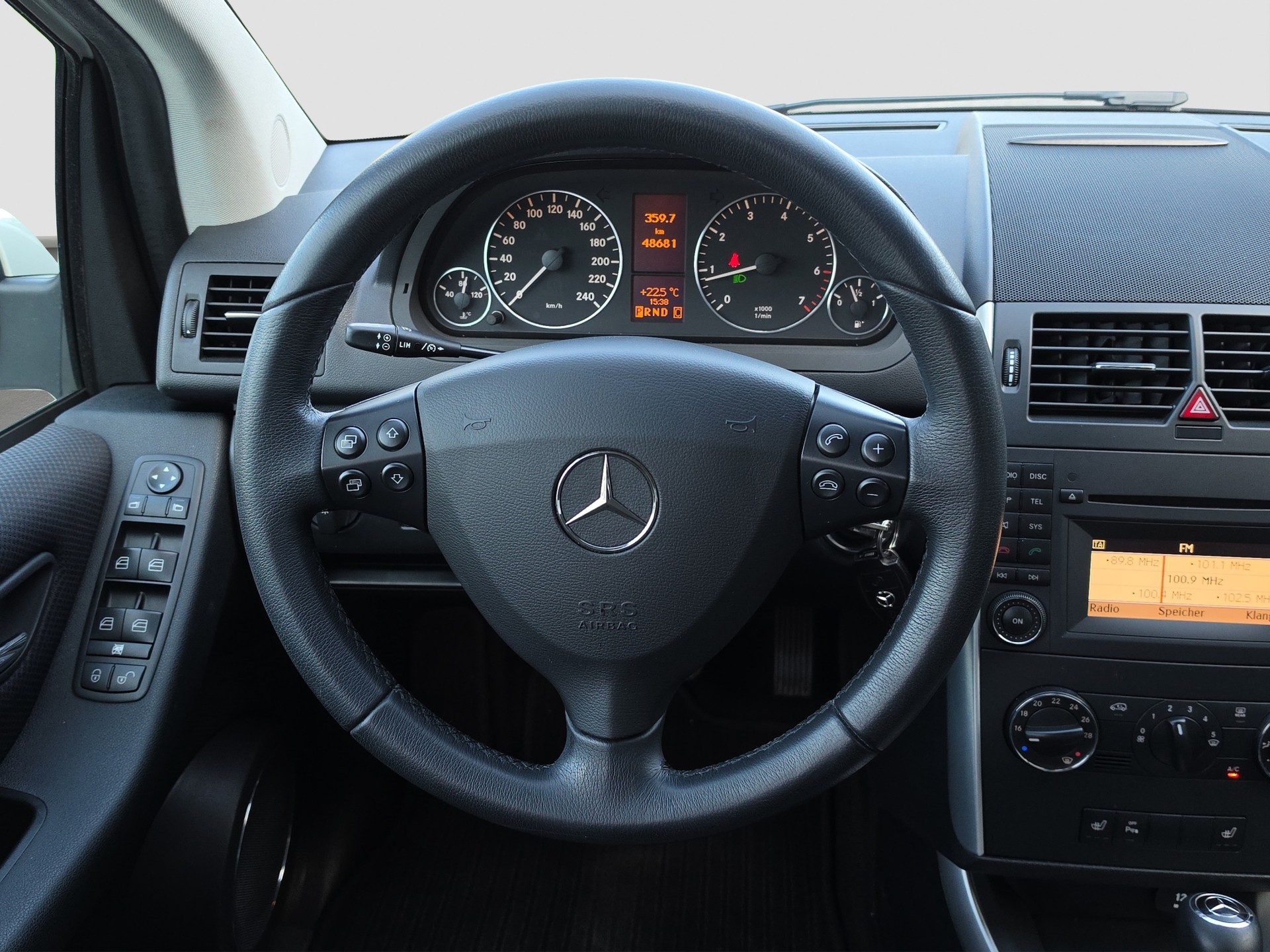 MERCEDES-BENZ A 180 Avantgarde Selection Autotronic-image-9