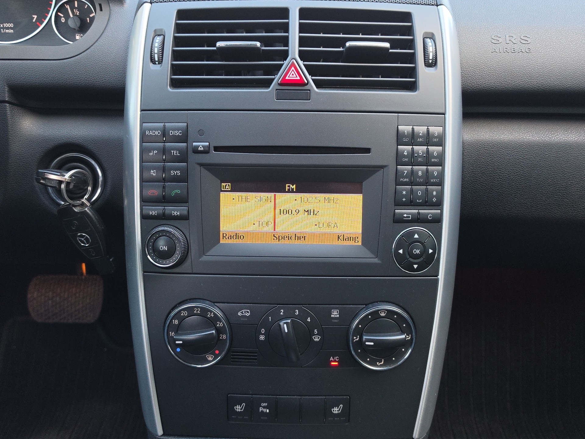 MERCEDES-BENZ A 180 Avantgarde Selection Autotronic-image-11