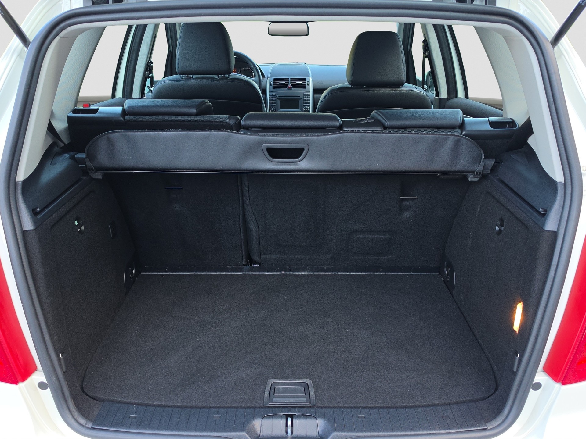 MERCEDES-BENZ A 180 Avantgarde Selection Autotronic-image-13
