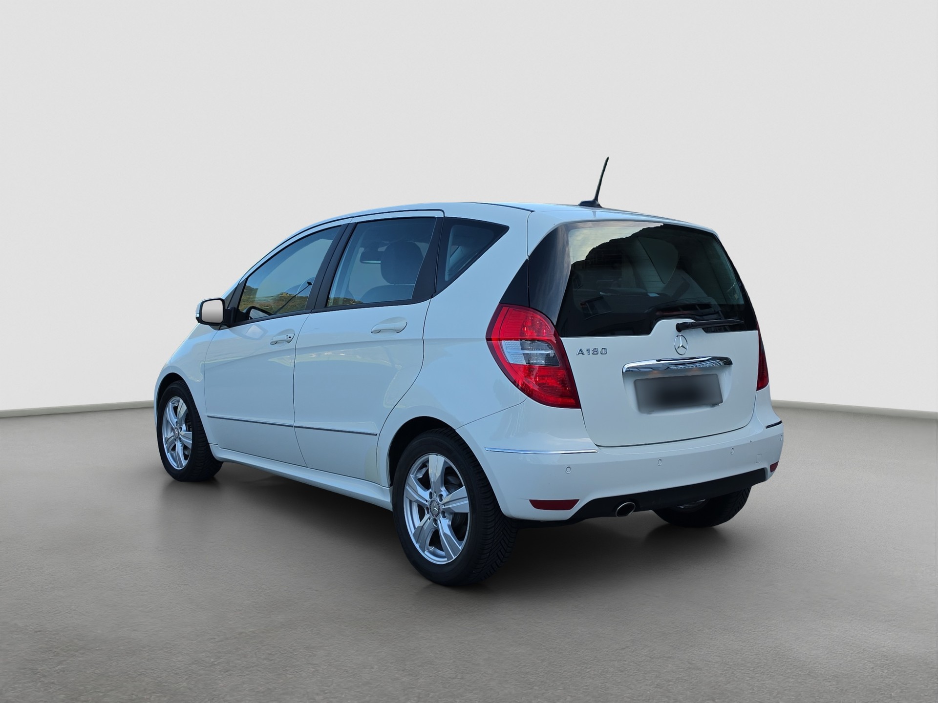 MERCEDES-BENZ A 180 Avantgarde Selection Autotronic-image-2