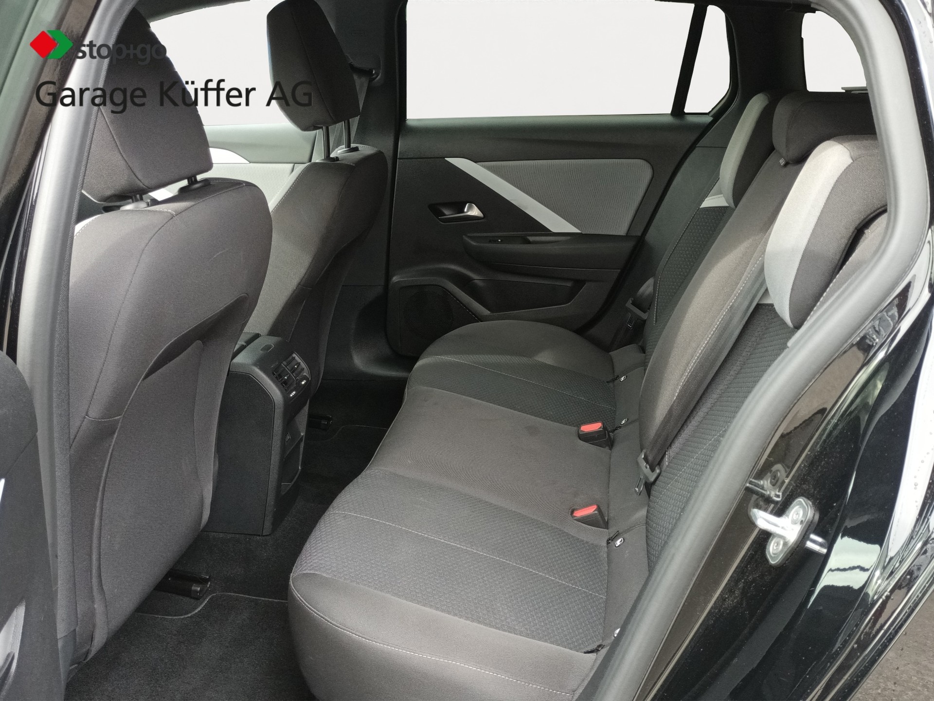 OPEL Astra Sports Tourer 1.2i Turbo Edition A-image-10