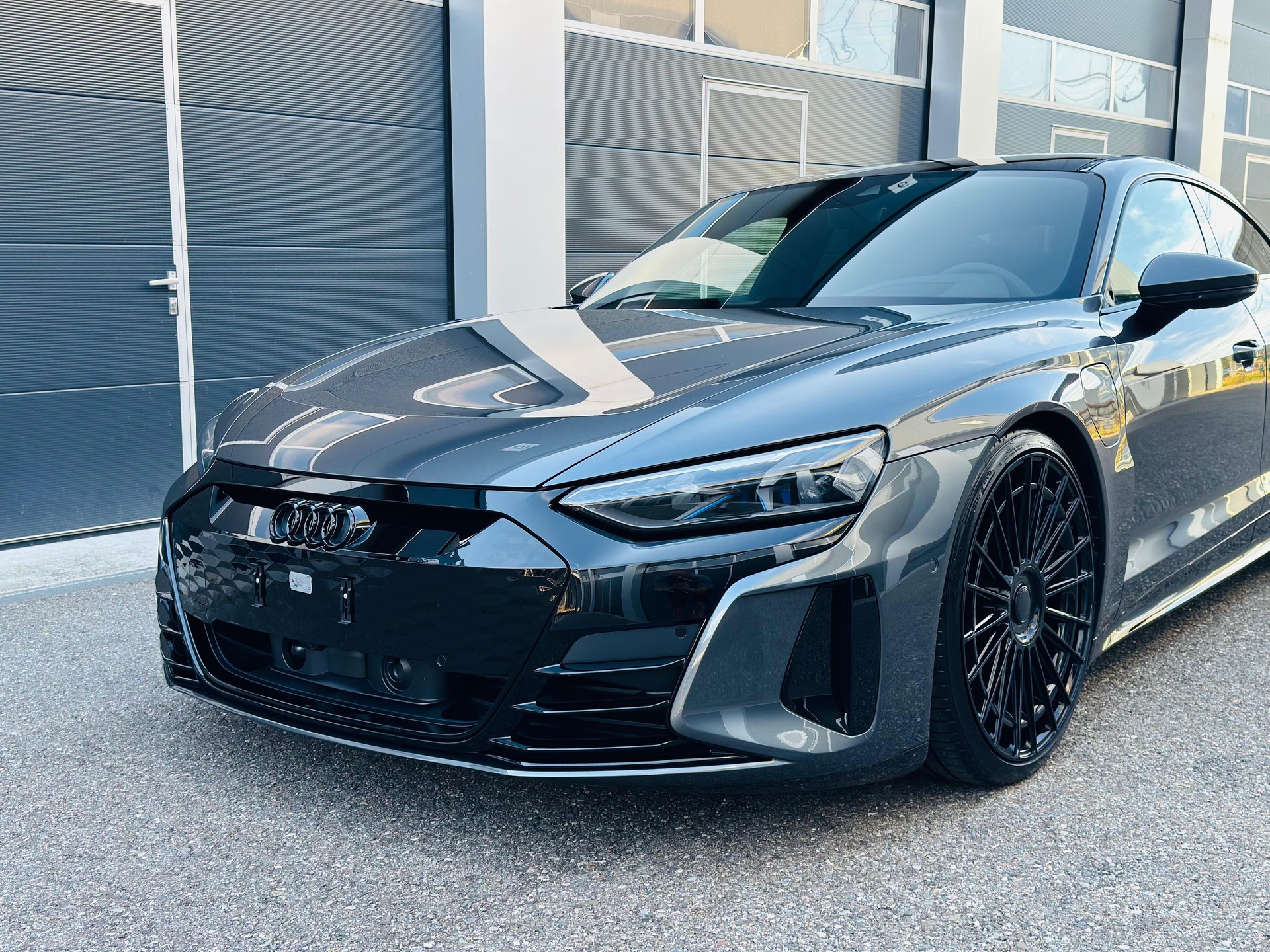 AUDI E-TRON GT QUATTRO-image-1