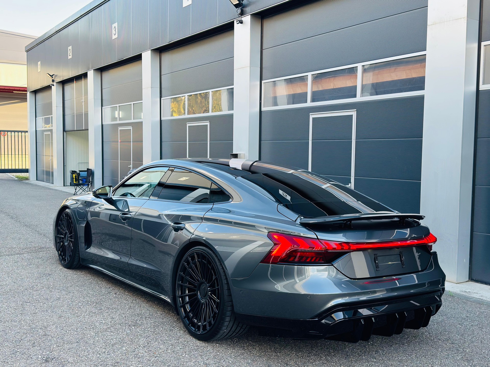 AUDI E-TRON GT QUATTRO-image-2