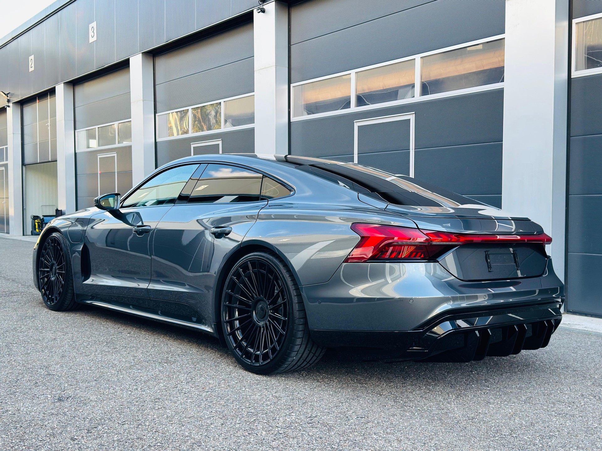 AUDI E-TRON GT QUATTRO-image-3