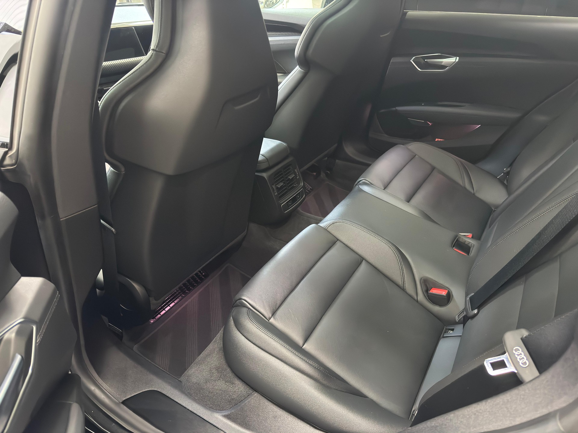 AUDI E-TRON GT QUATTRO-image-6