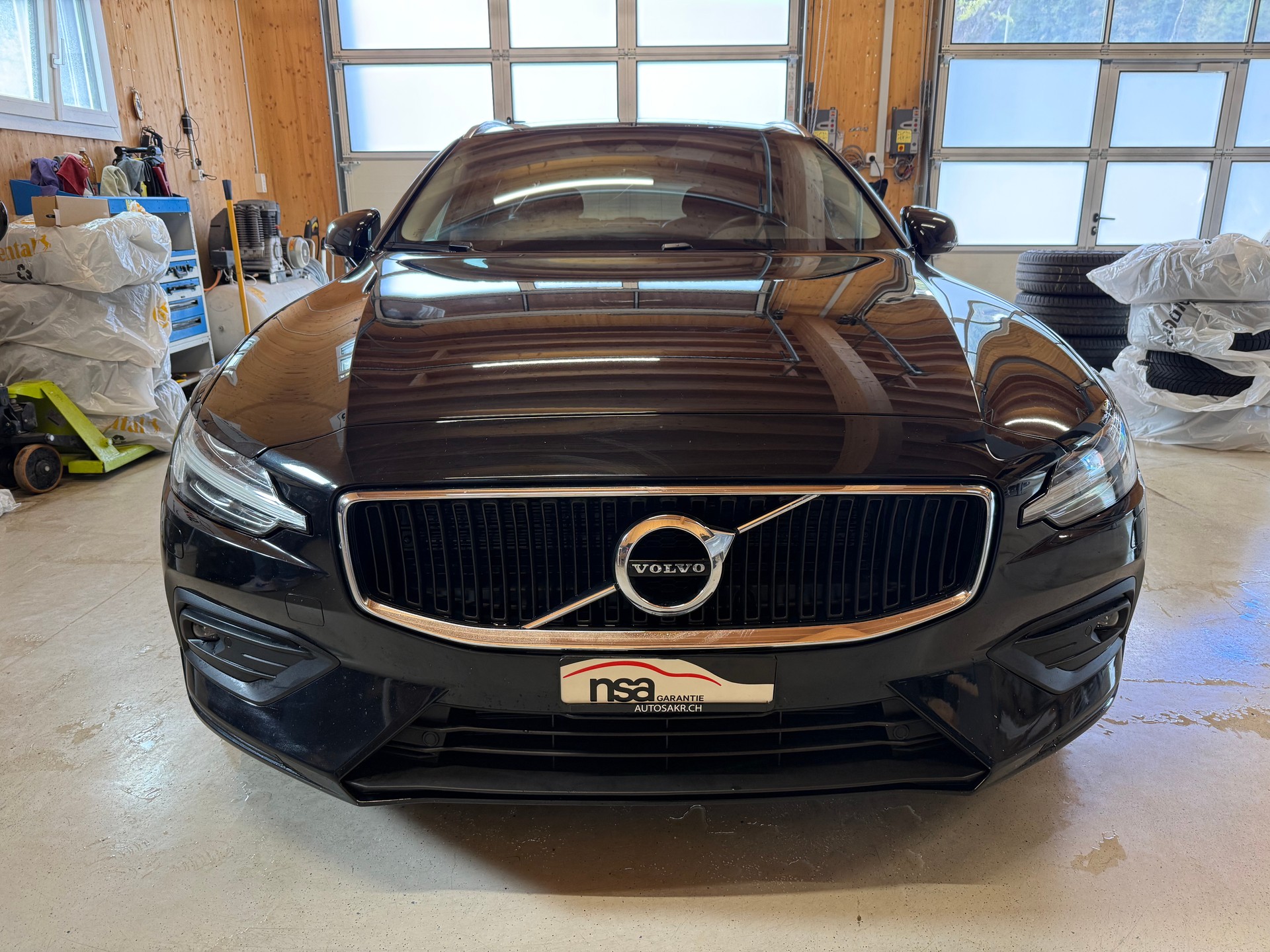 VOLVO V60 D4 AWD Momentum Geartronic-image-1
