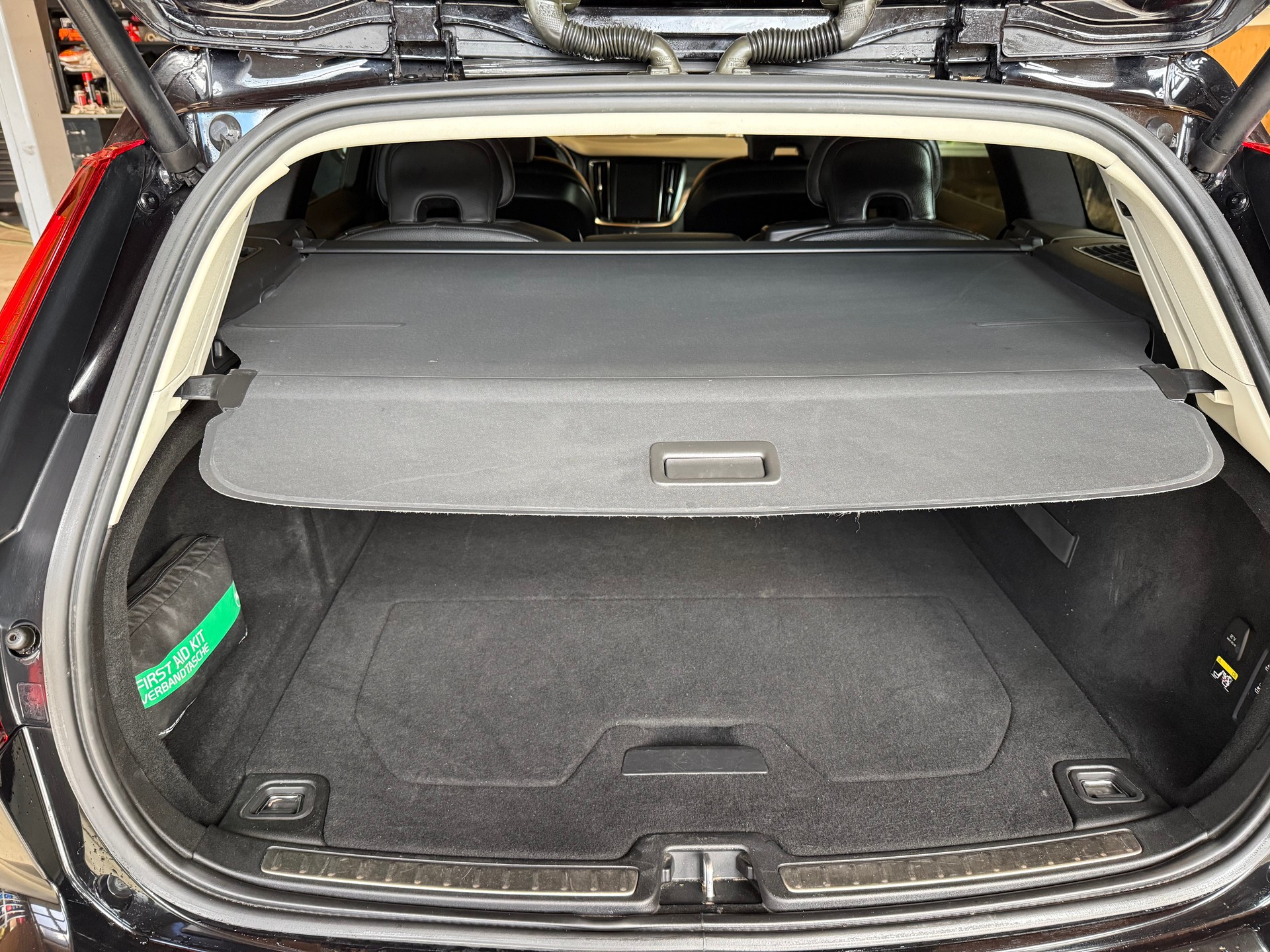 VOLVO V60 D4 AWD Momentum Geartronic-image-14