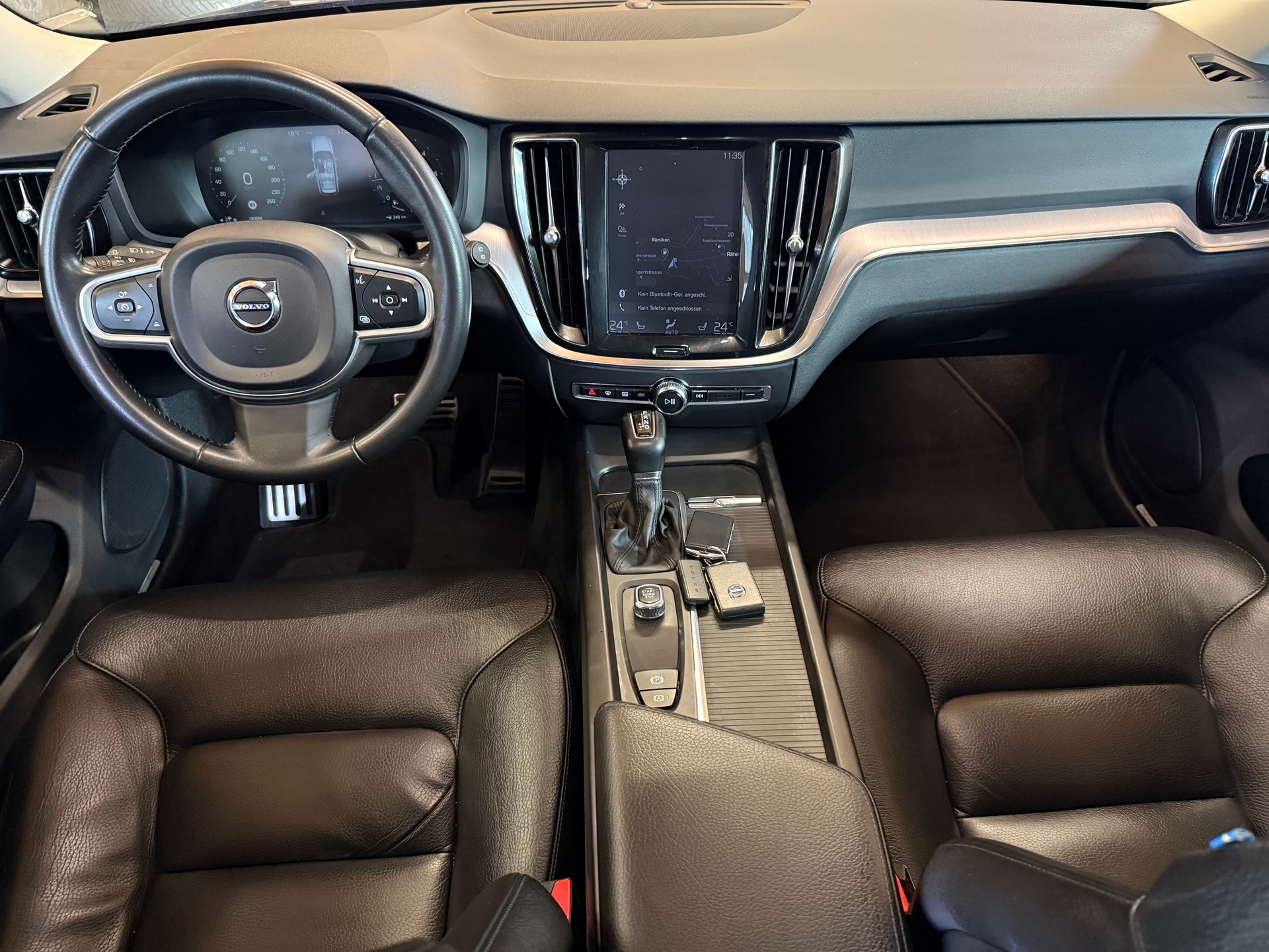 VOLVO V60 D4 AWD Momentum Geartronic-image-8
