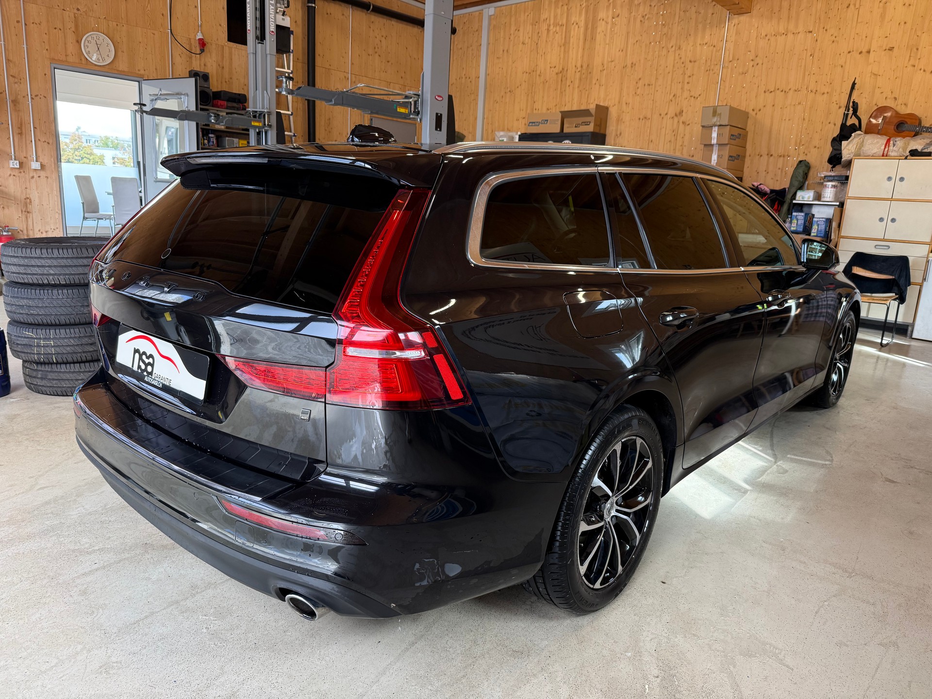 VOLVO V60 D4 AWD Momentum Geartronic-image-3