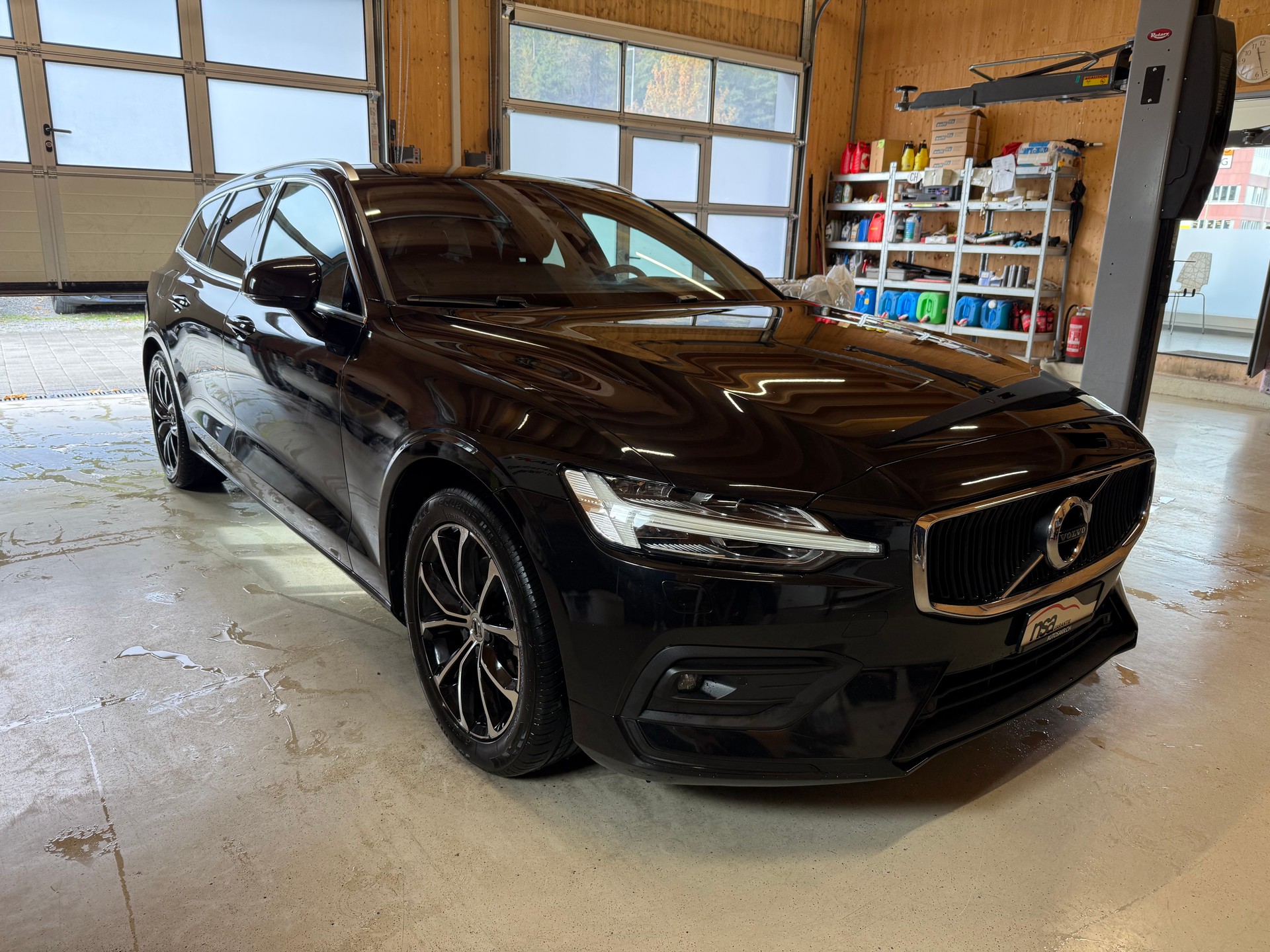 VOLVO V60 D4 AWD Momentum Geartronic-image-2