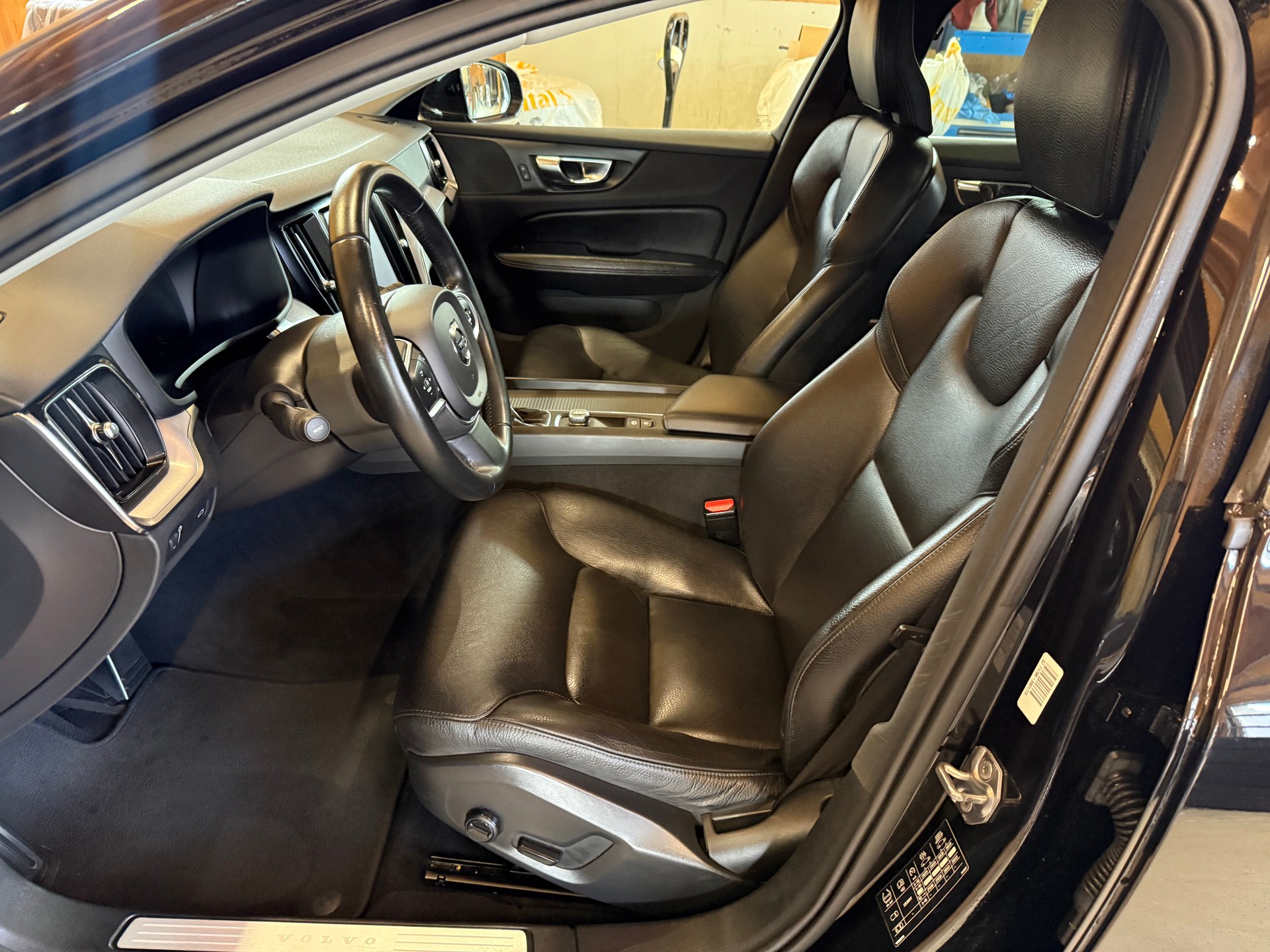 VOLVO V60 D4 AWD Momentum Geartronic-image-6