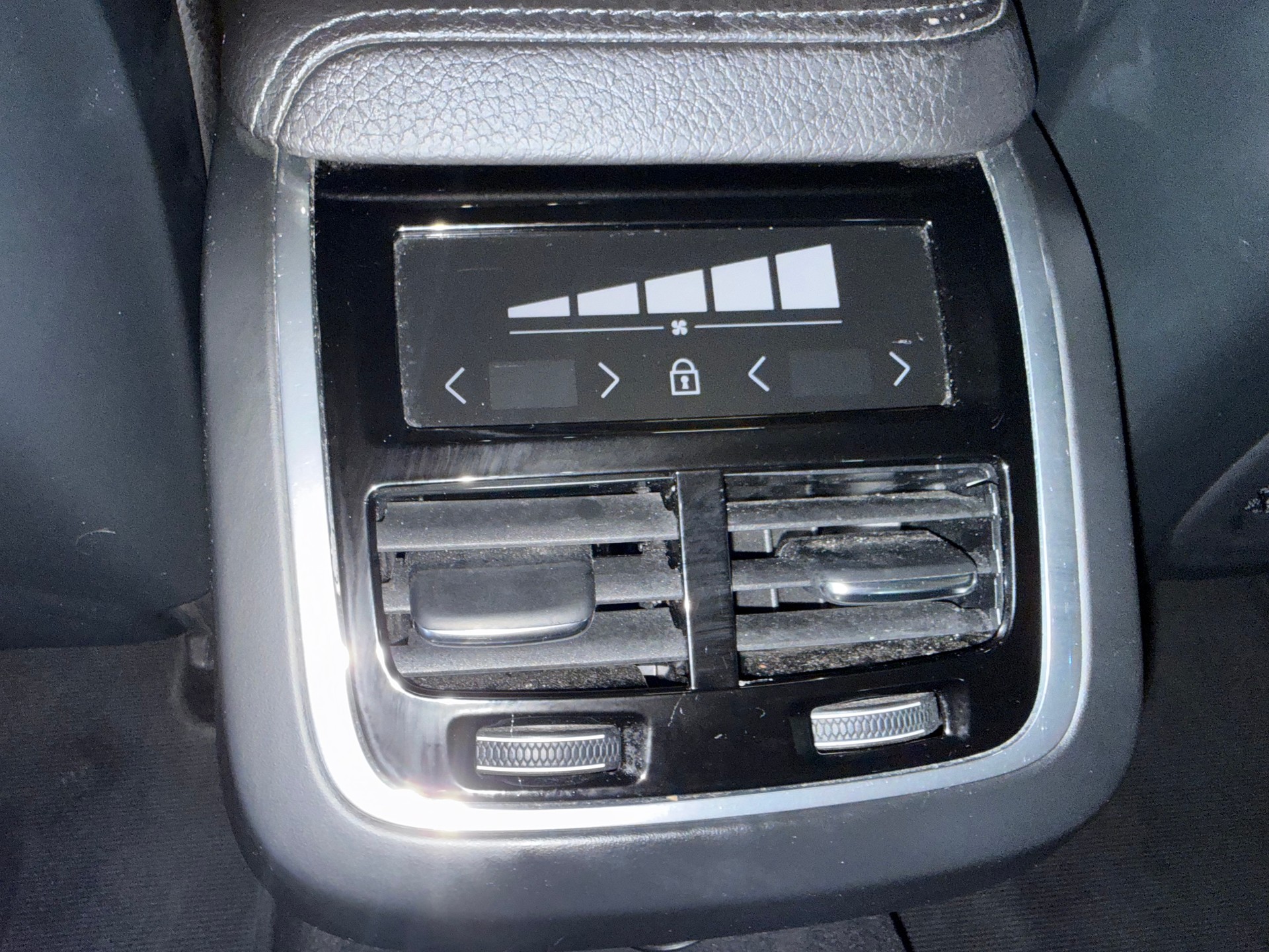 VOLVO V60 D4 AWD Momentum Geartronic-image-13