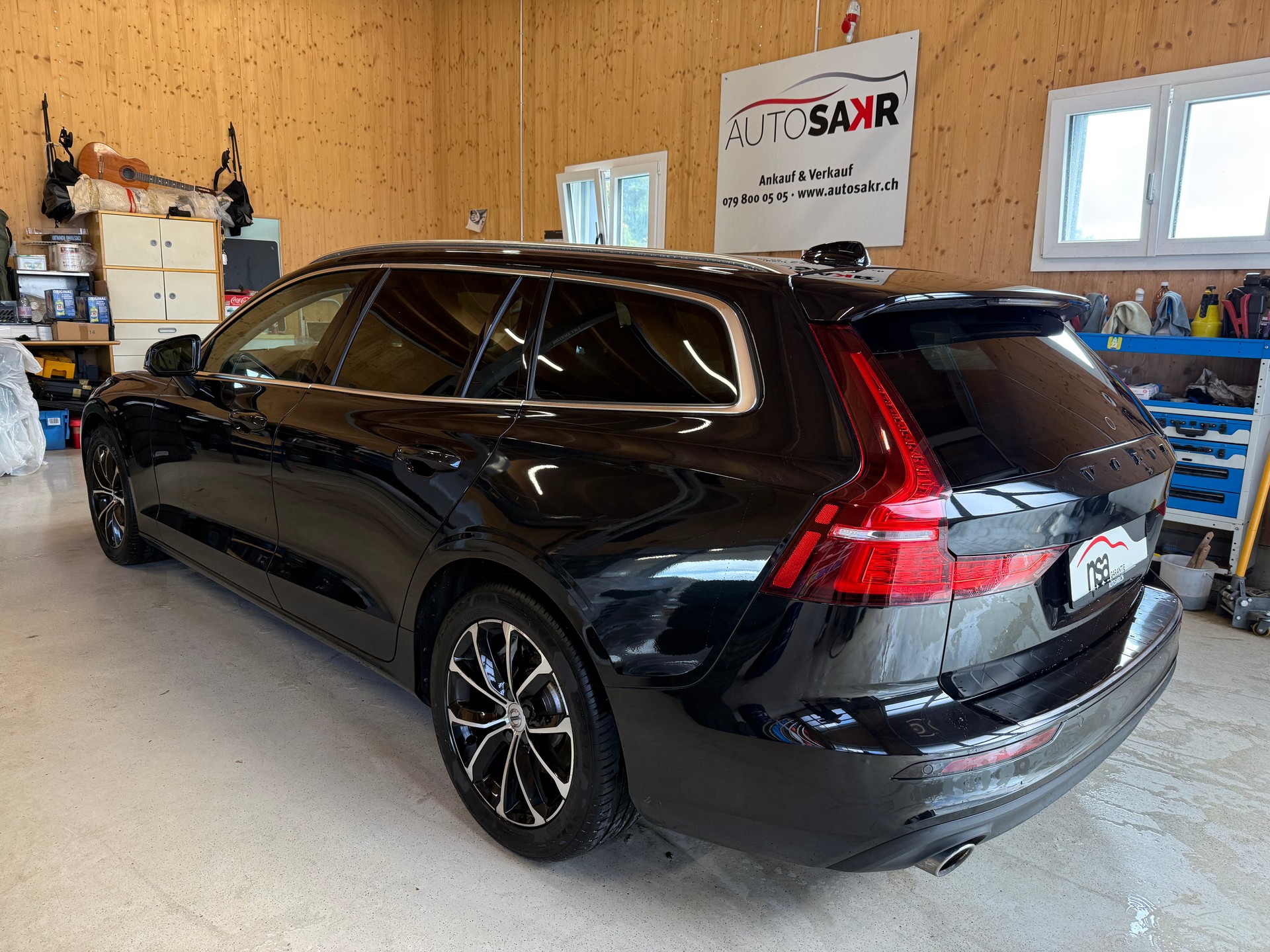 VOLVO V60 D4 AWD Momentum Geartronic-image-5