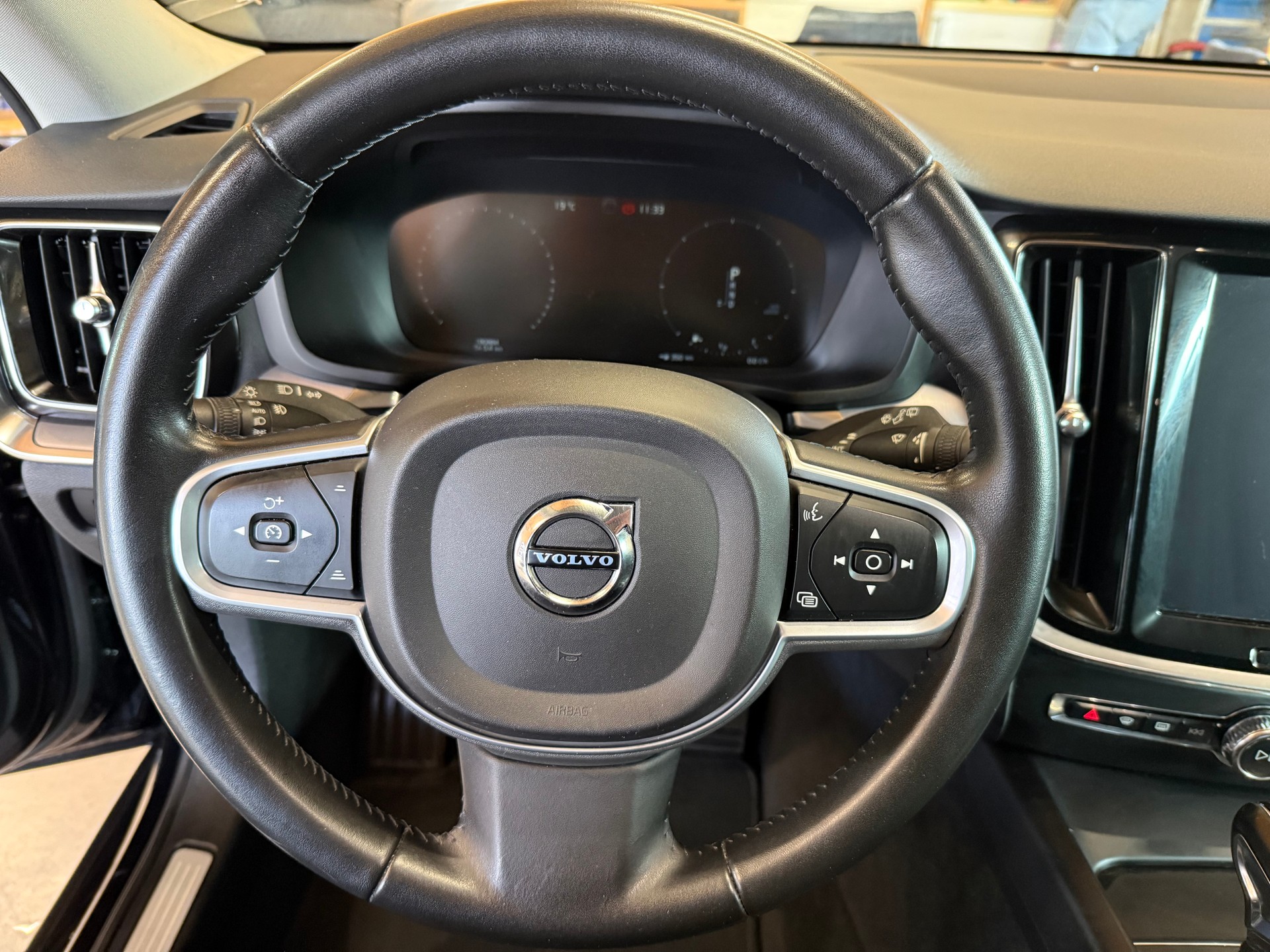 VOLVO V60 D4 AWD Momentum Geartronic-image-9