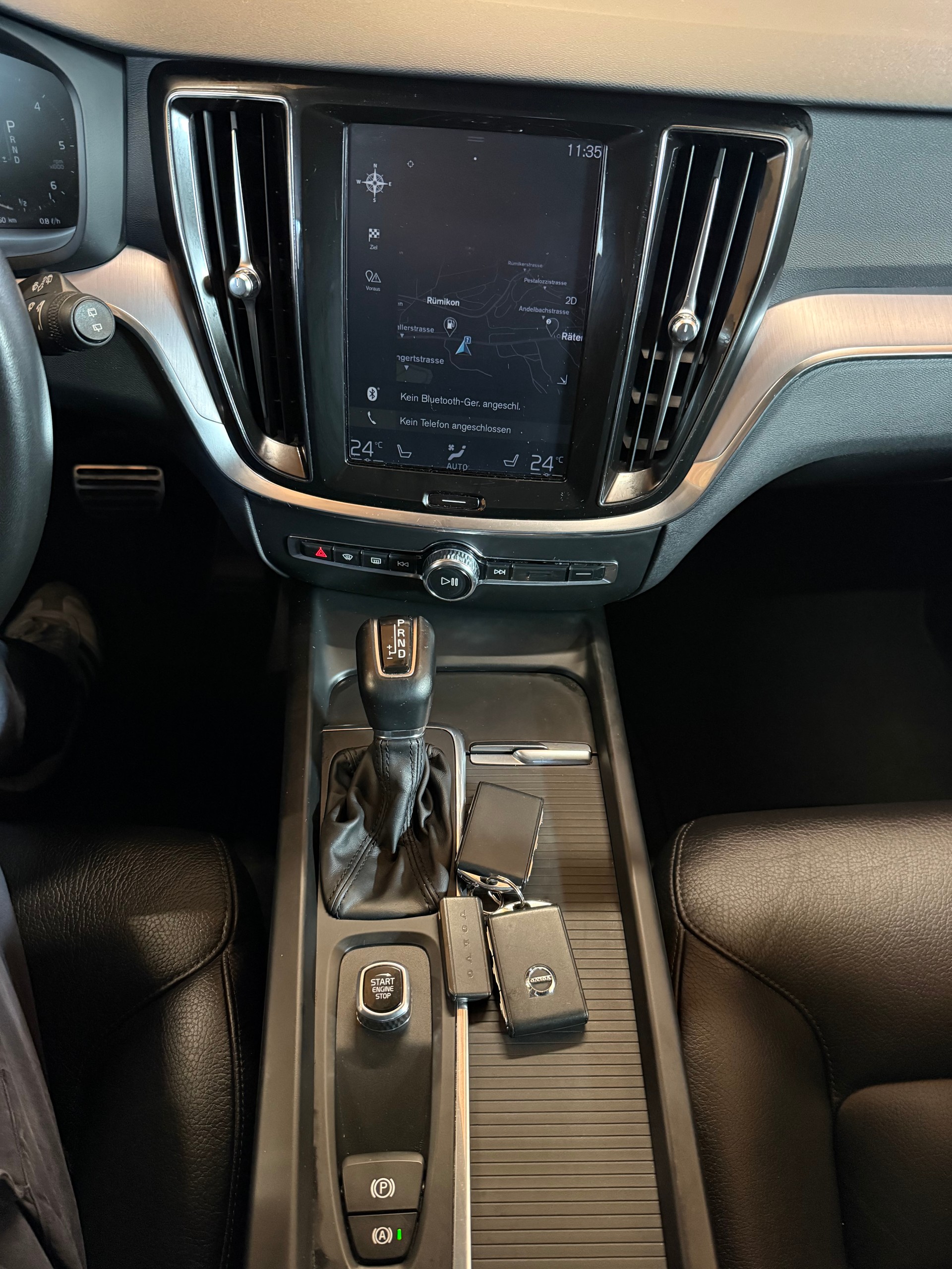 VOLVO V60 D4 AWD Momentum Geartronic-image-11