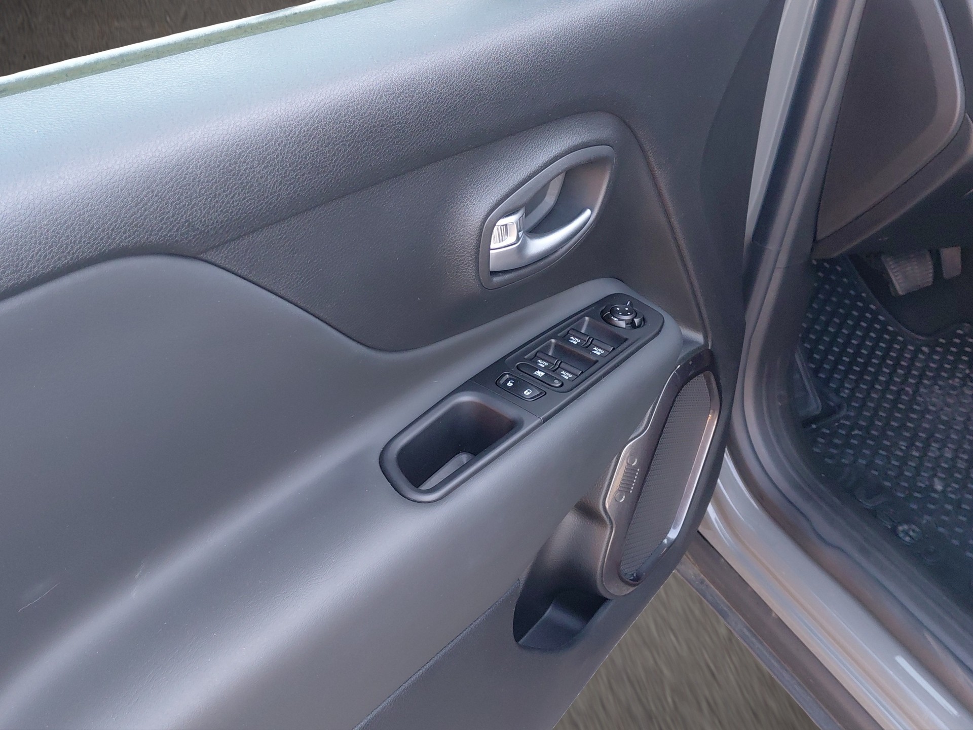 JEEP Renegade 1.3 T PHEV Limited Plus AWD-image-10