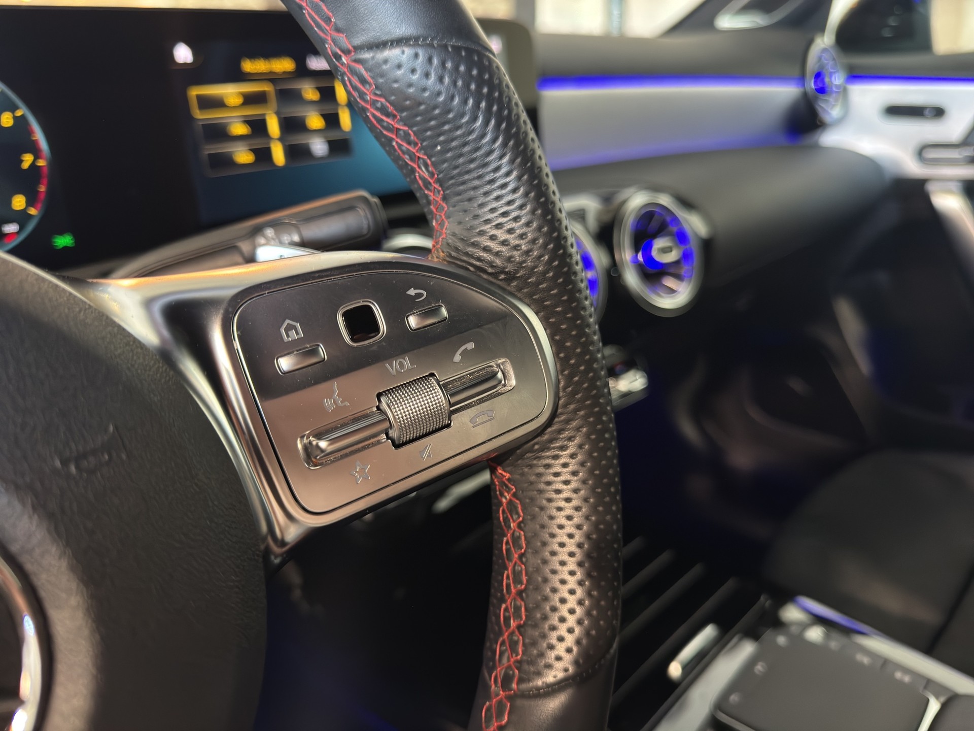 MERCEDES-BENZ A 250 4Matic AMG Line 4Matic 7G-DCT-image-26
