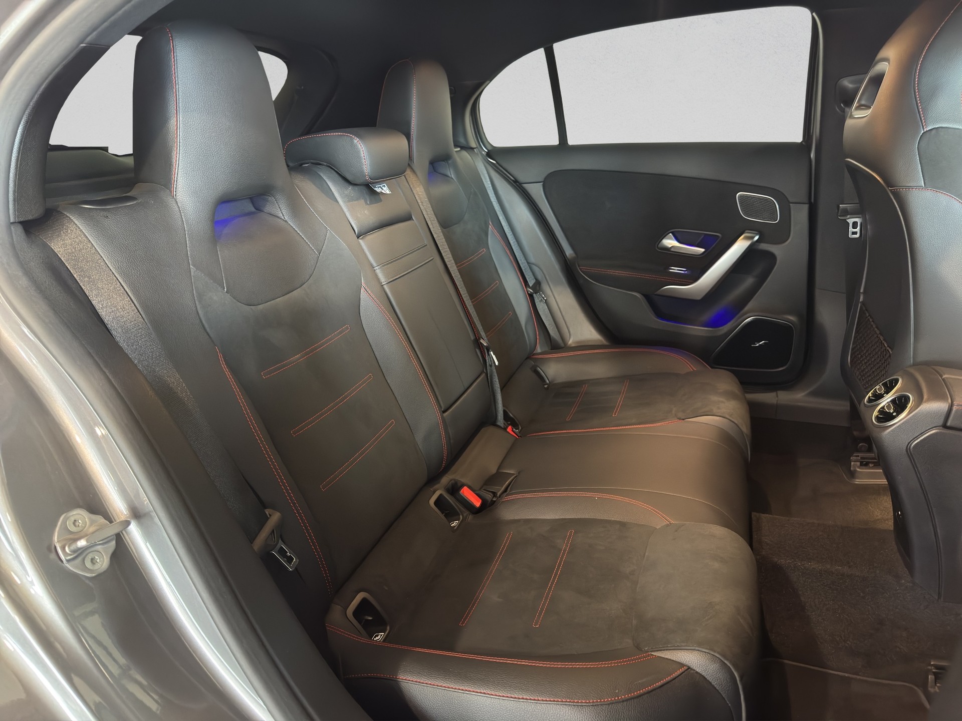 MERCEDES-BENZ A 250 4Matic AMG Line 4Matic 7G-DCT-image-17