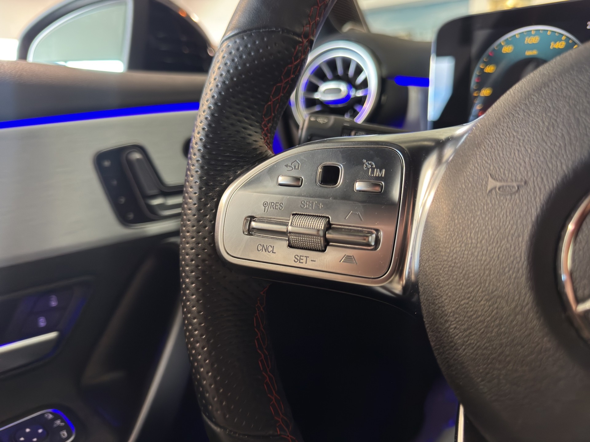 MERCEDES-BENZ A 250 4Matic AMG Line 4Matic 7G-DCT-image-25