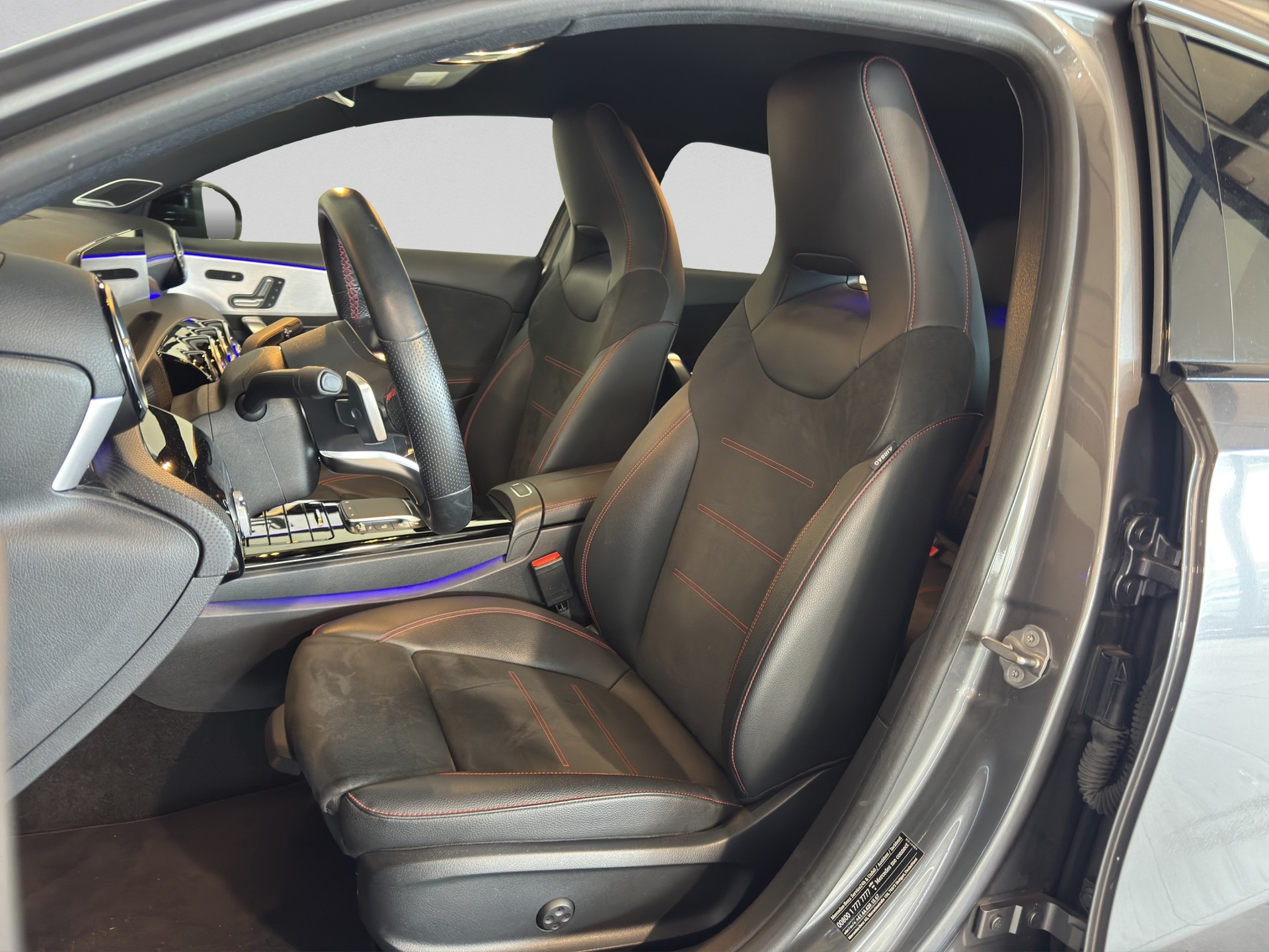MERCEDES-BENZ A 250 4Matic AMG Line 4Matic 7G-DCT-image-8