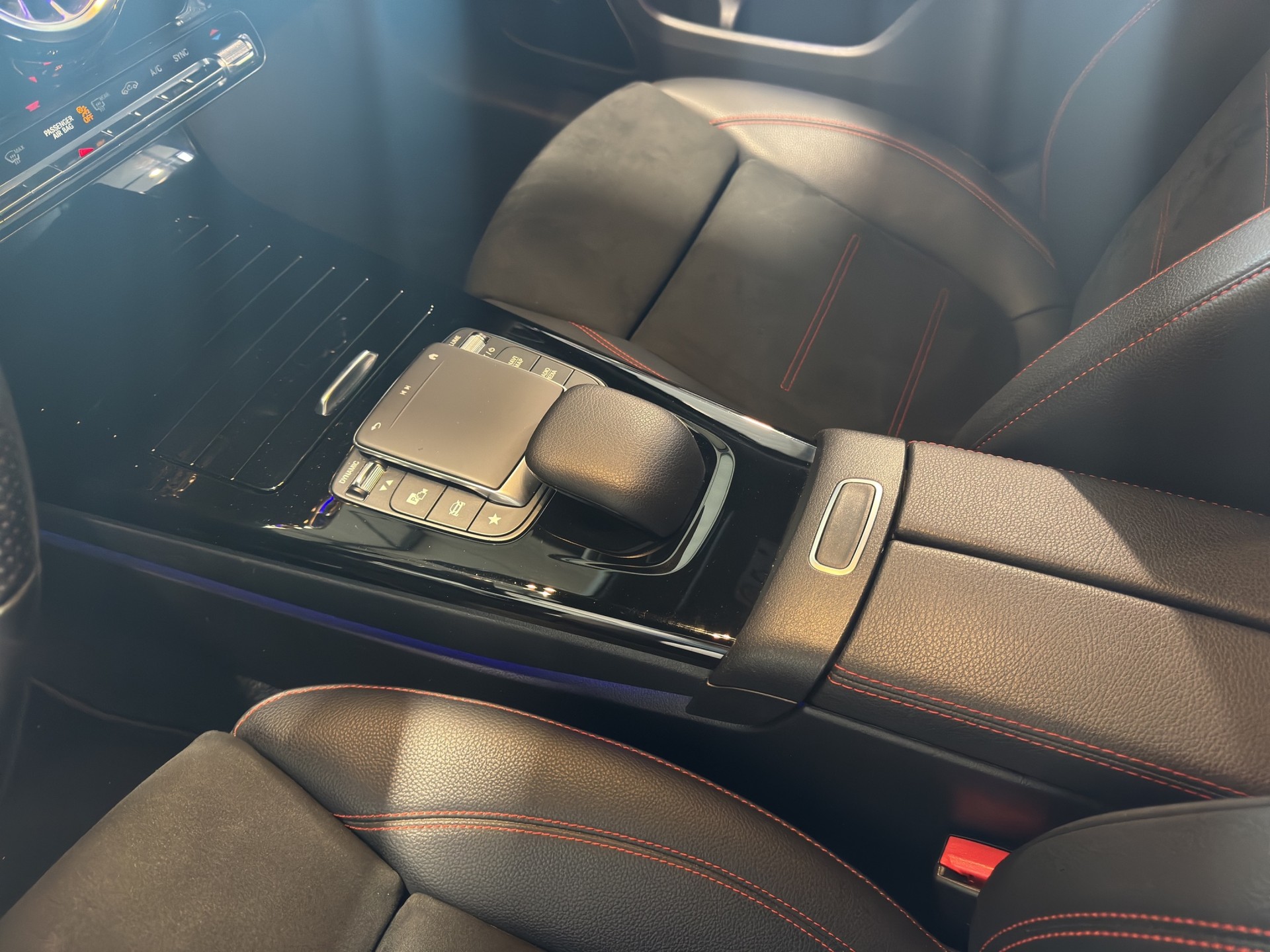 MERCEDES-BENZ A 250 4Matic AMG Line 4Matic 7G-DCT-image-13