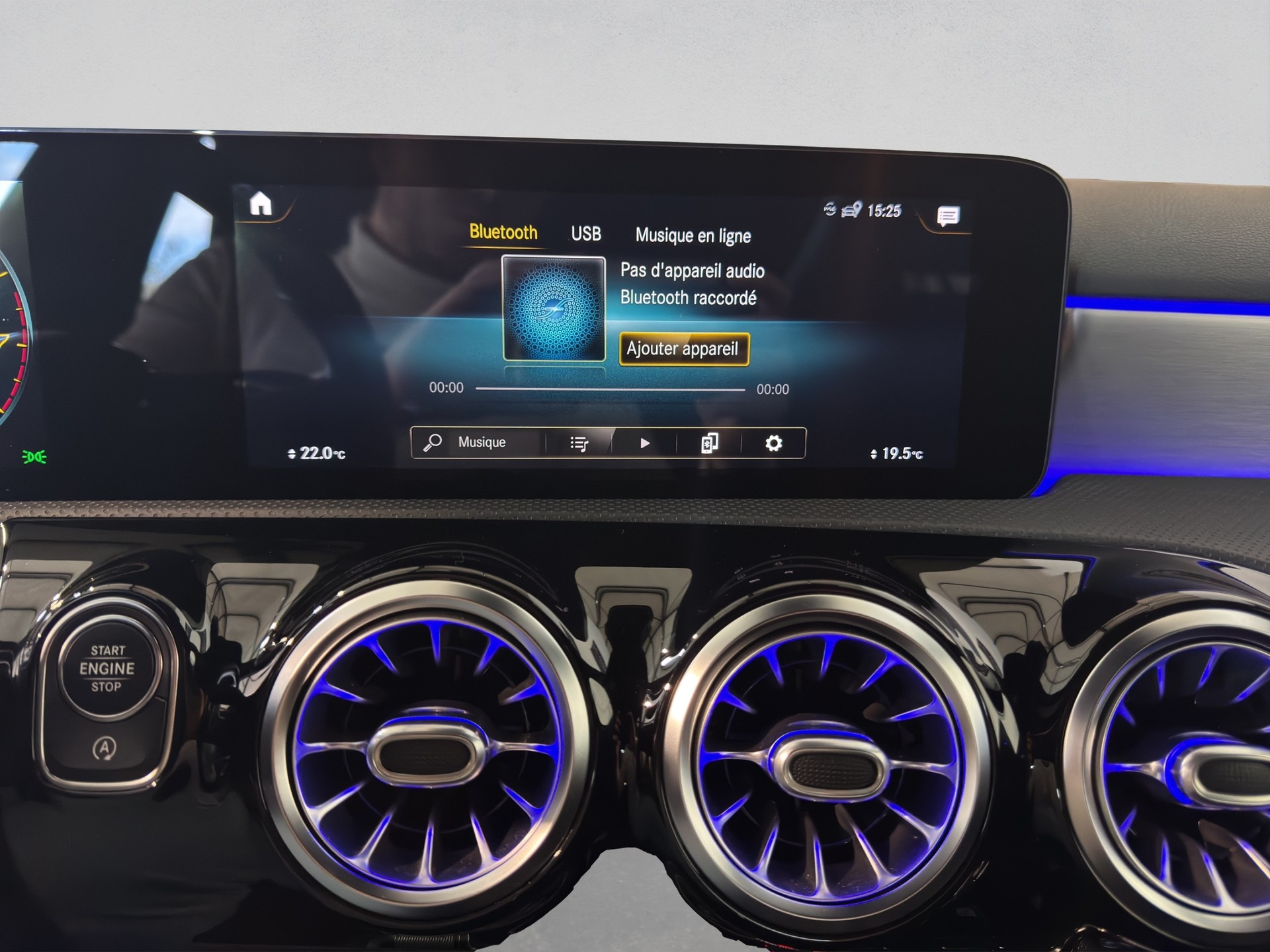 MERCEDES-BENZ A 250 4Matic AMG Line 4Matic 7G-DCT-image-19
